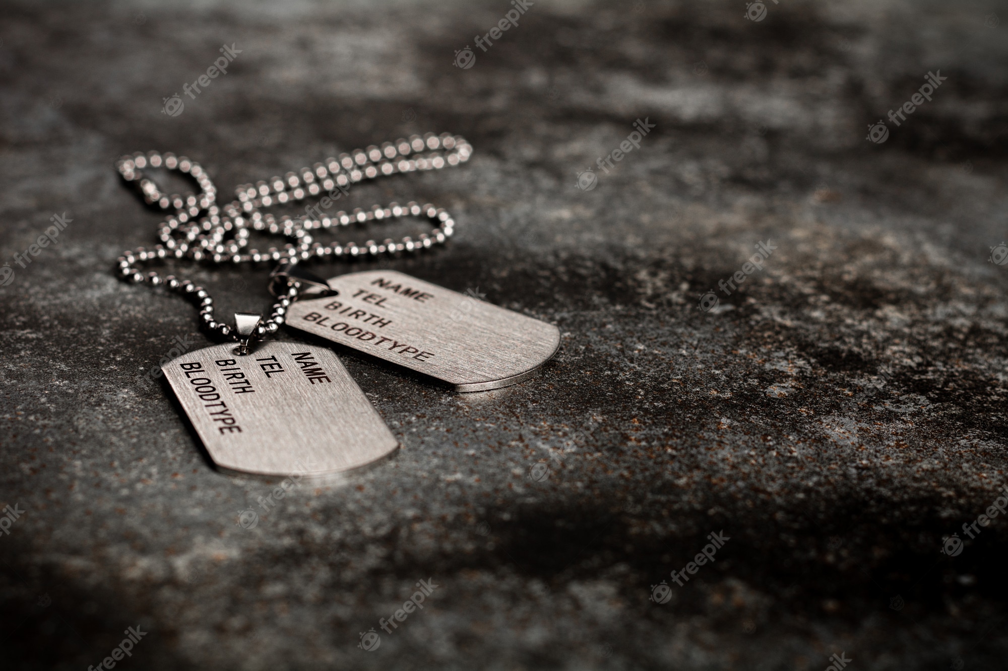 Premium Photo. Blank military dog tags on abandoned rusty metal plate. memories and sacrifices