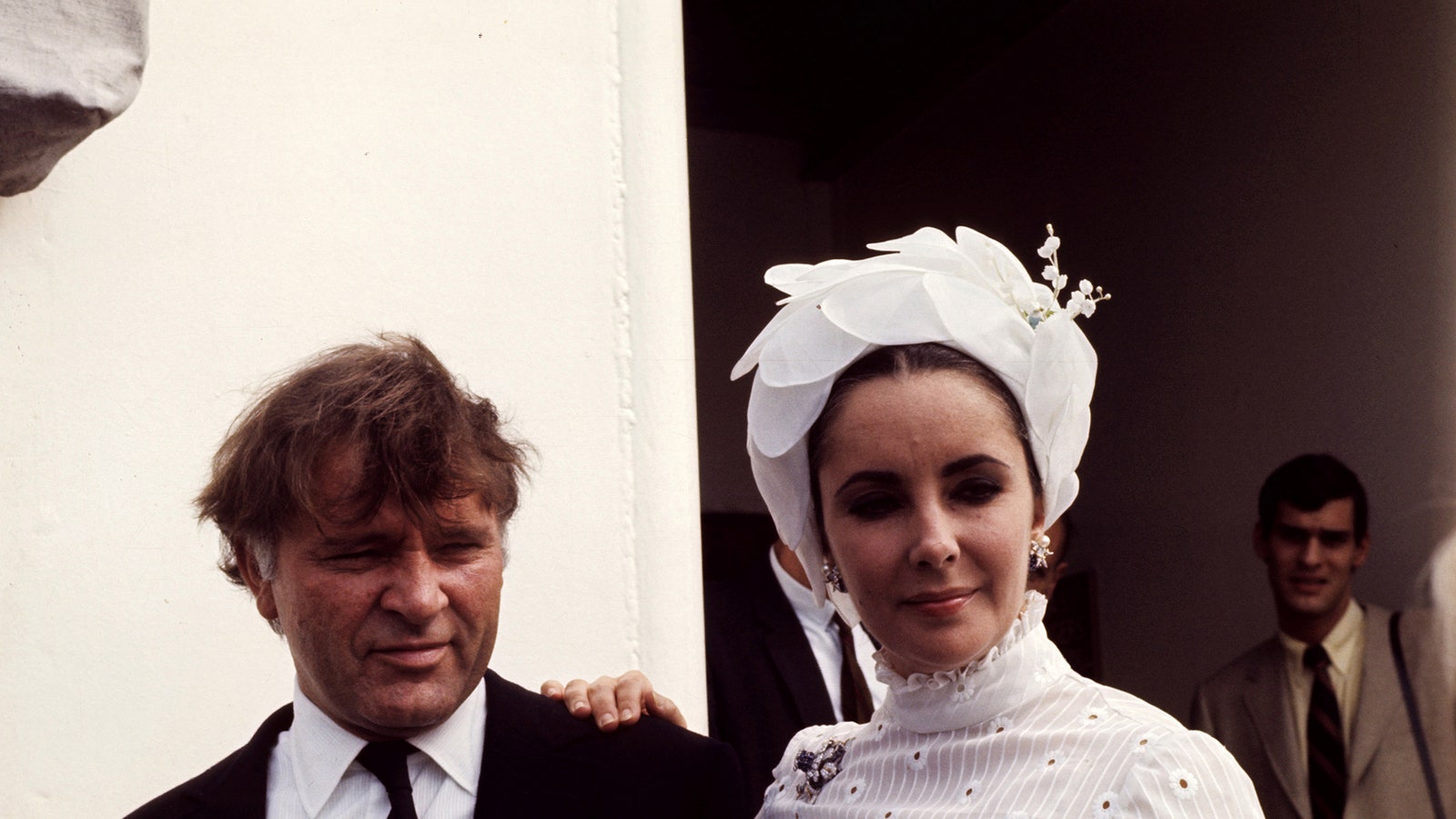 Elizabeth Taylor and Richard Burton's Romance: A Look Back