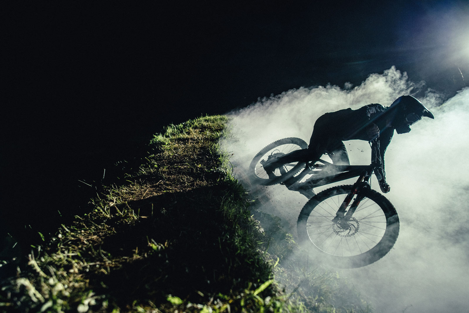 2022 Orbea Rallon gets mullet option, hides tools in the pivots & axle!