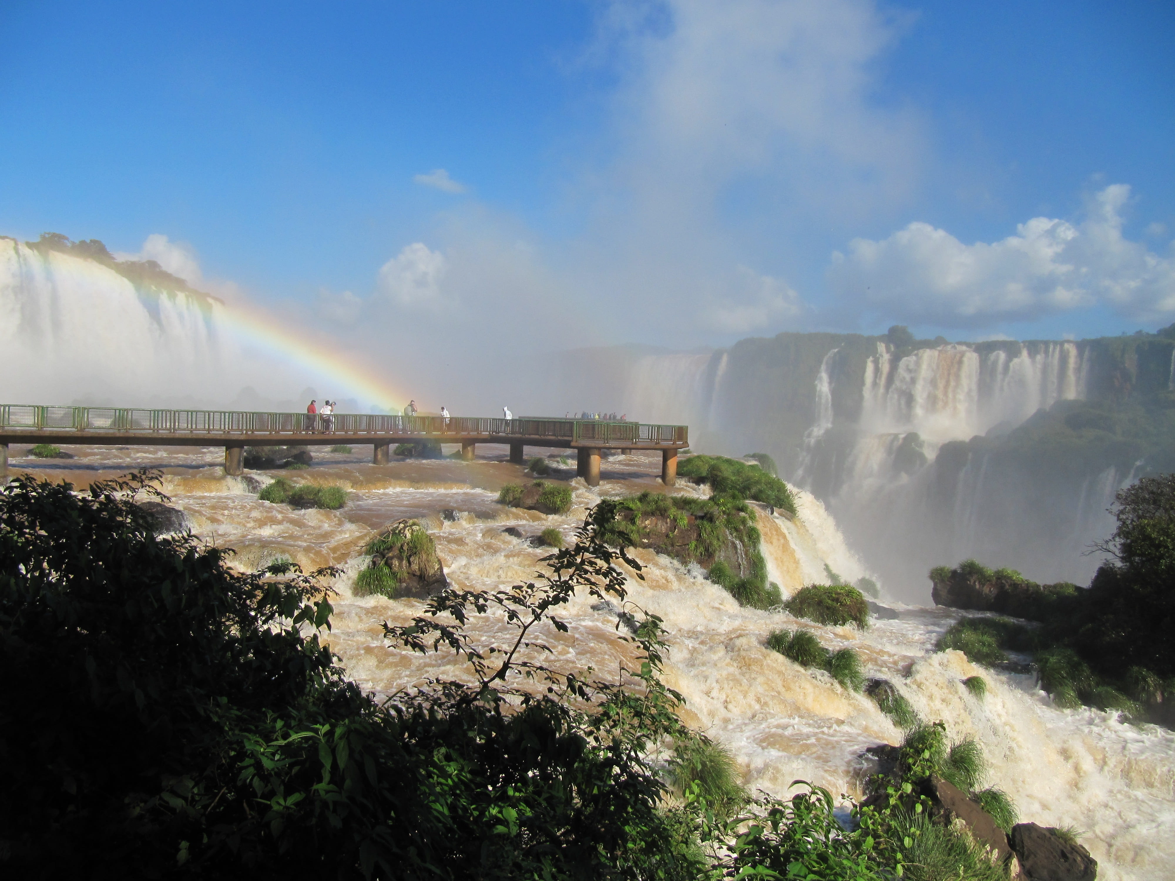 Wallpaper / tourism, flowing, motion, power in nature, cataracts, long exposure, cloud, water falls, splashing, brazil, nature, scenics, rainbow, iguaçú free download