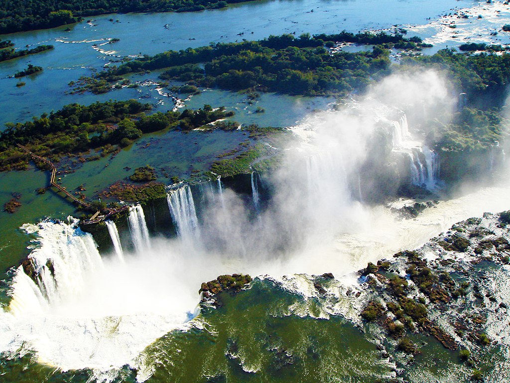 Vista área das Passarelas e das Cataratas De Foz Do Iguaçu