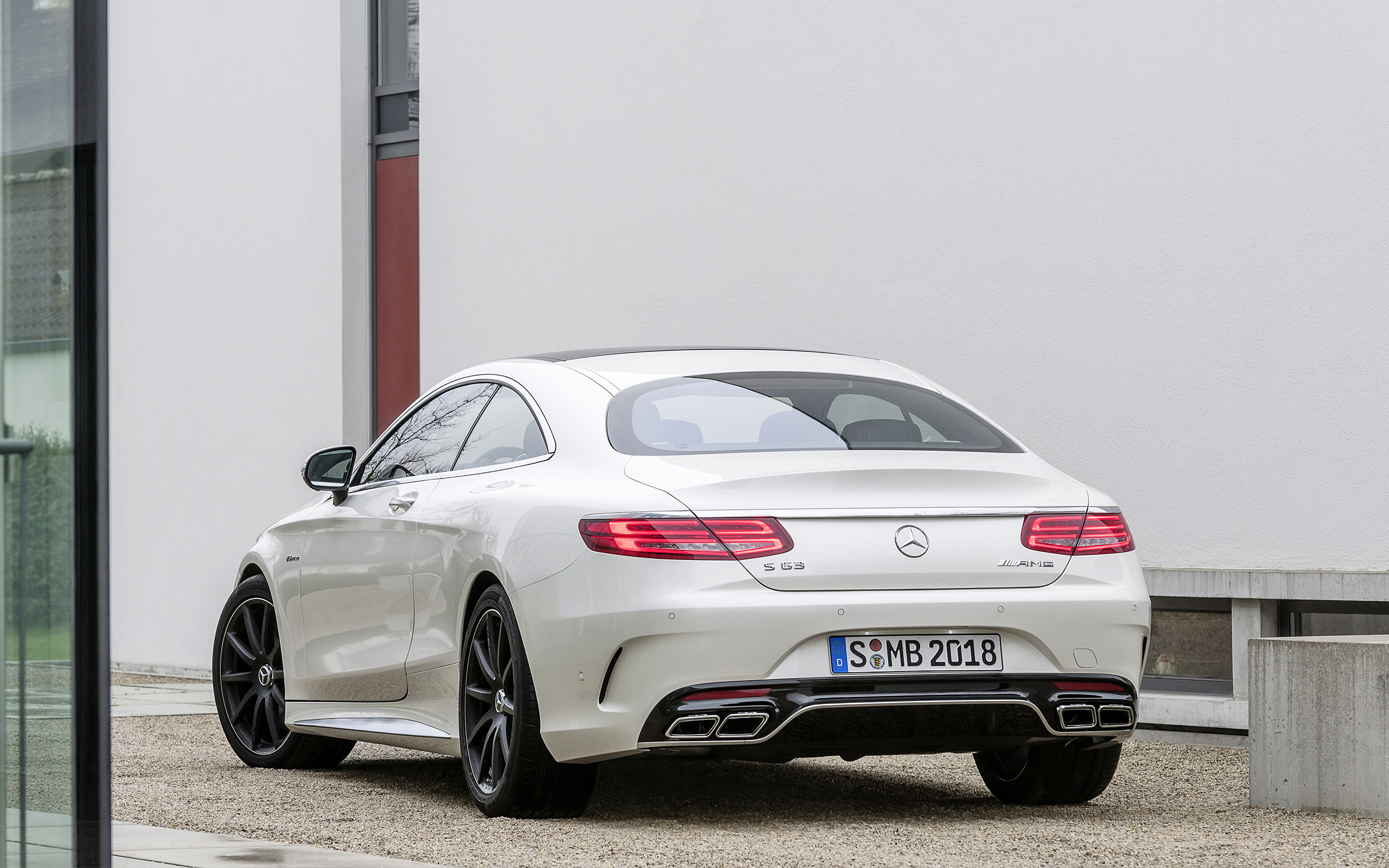 Mercedes Benz S63 AMG Coupe Wallpaper