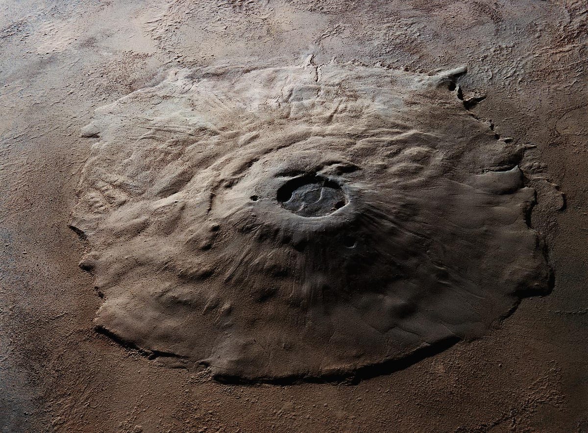 Mars' Massive Olympus Mons Volcano Still Puzzles Planetary Scientists