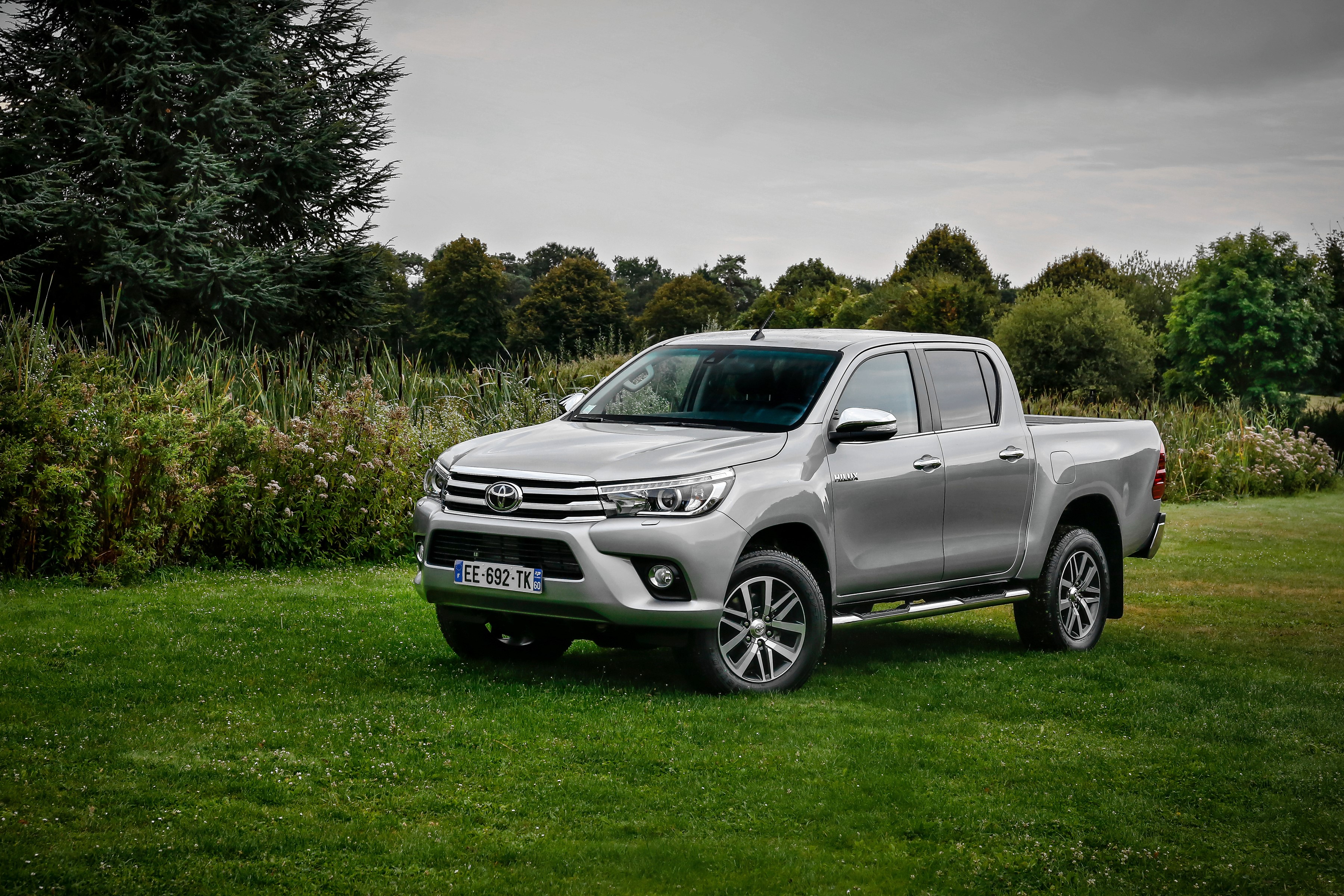 2015 16 Hilux 4x4 Double Cab, Toyota, Grey, Metallic Gallery HD Wallpaper