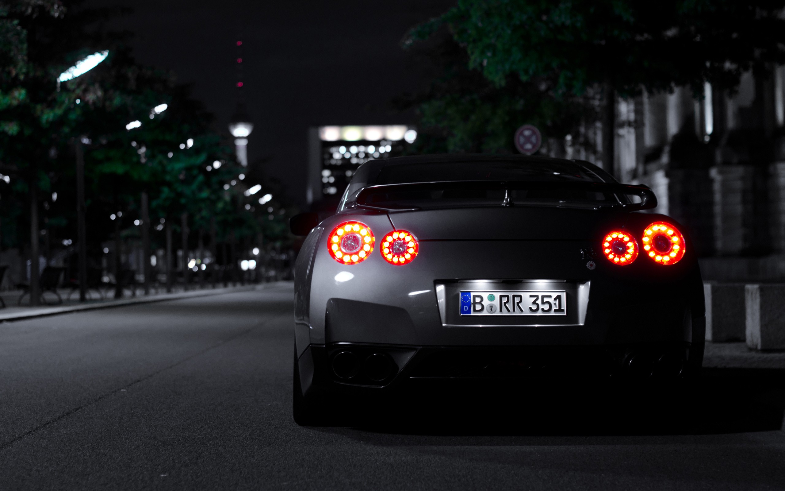 Nissan GTR at night wallpaperx1600