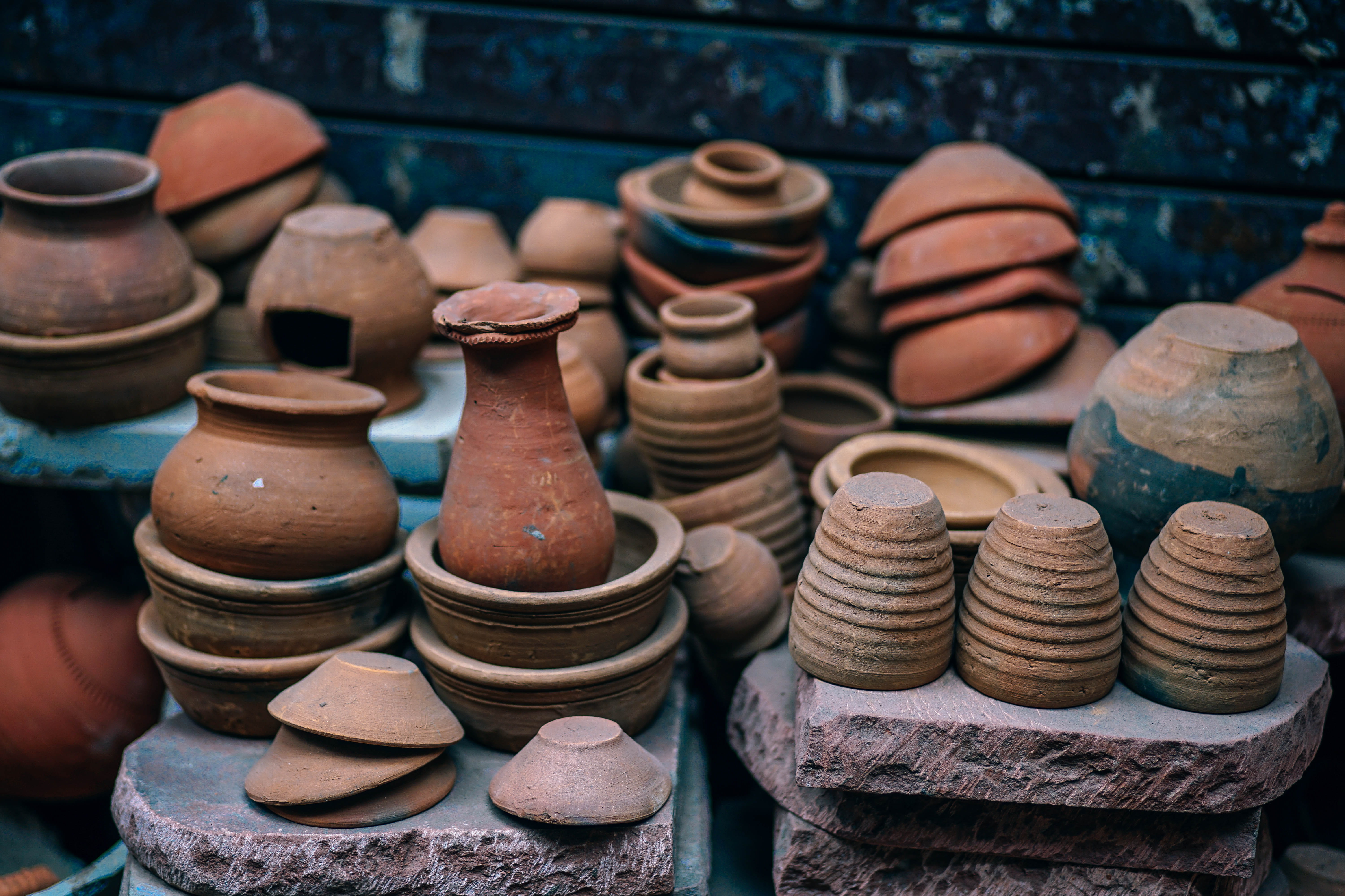Wallpaper / choice, making, still life, red, brown, antique, vintage, earthenware, craft, handicraft, retail, clay, pot, lot, design, background, arrangement, mexican free download