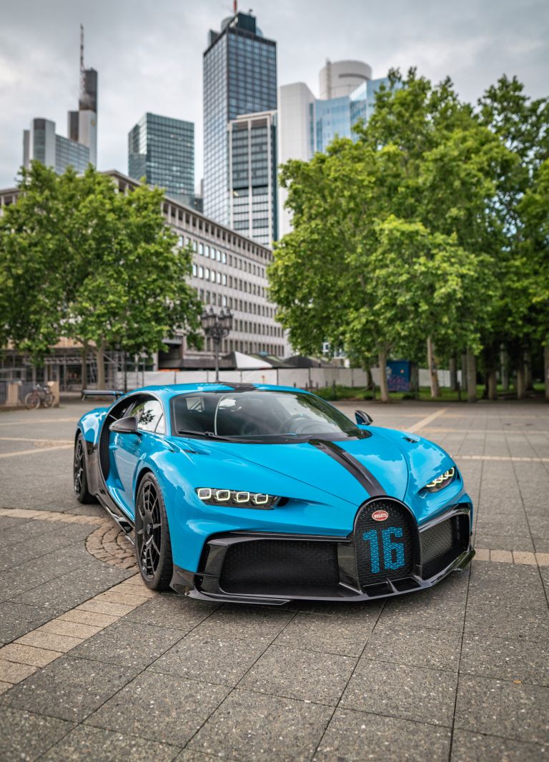 Bugatti Chiron Pur Sport quality free high resolution car image