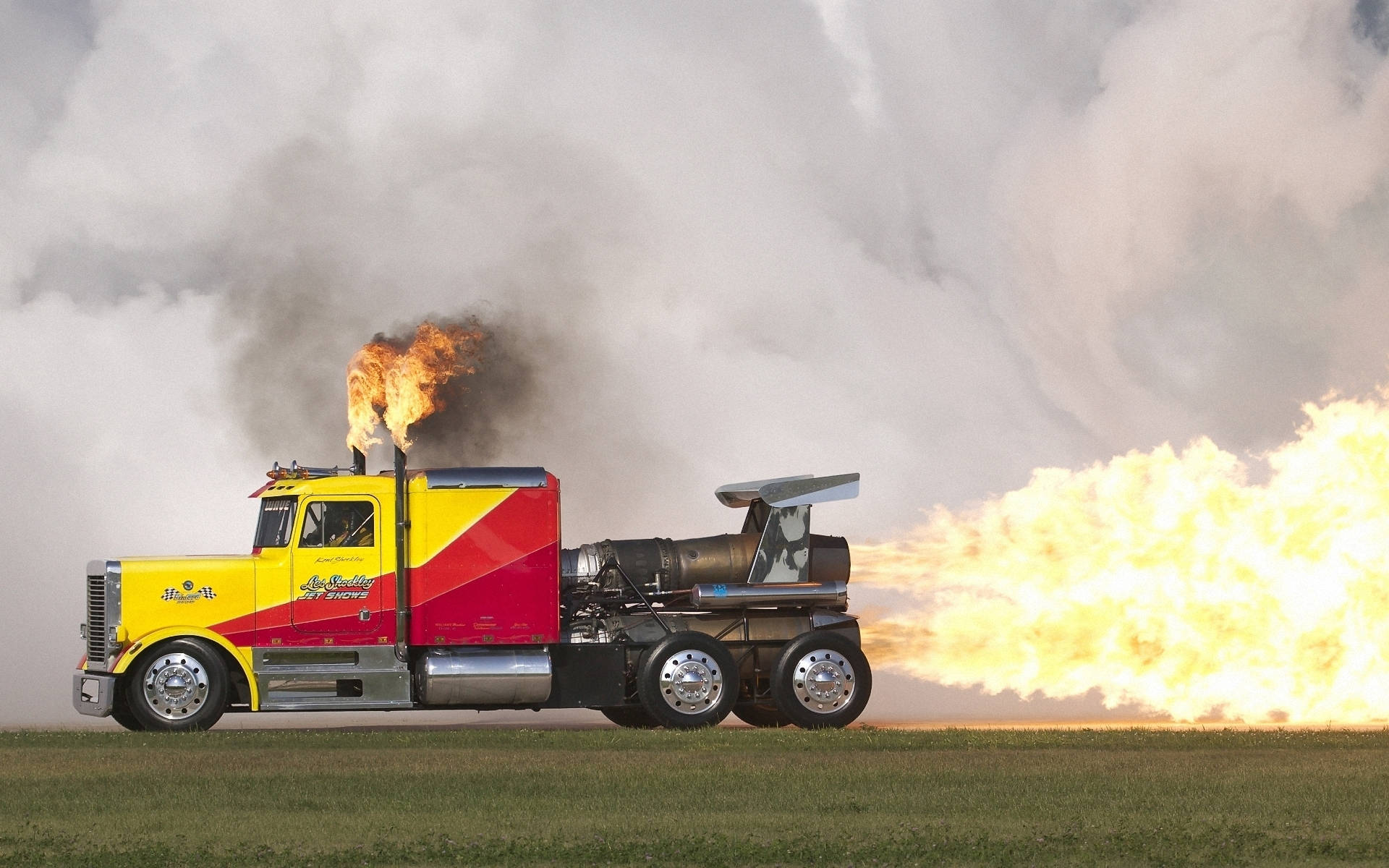 Download Shockwave Jet Truck Drag Racing Wallpaper