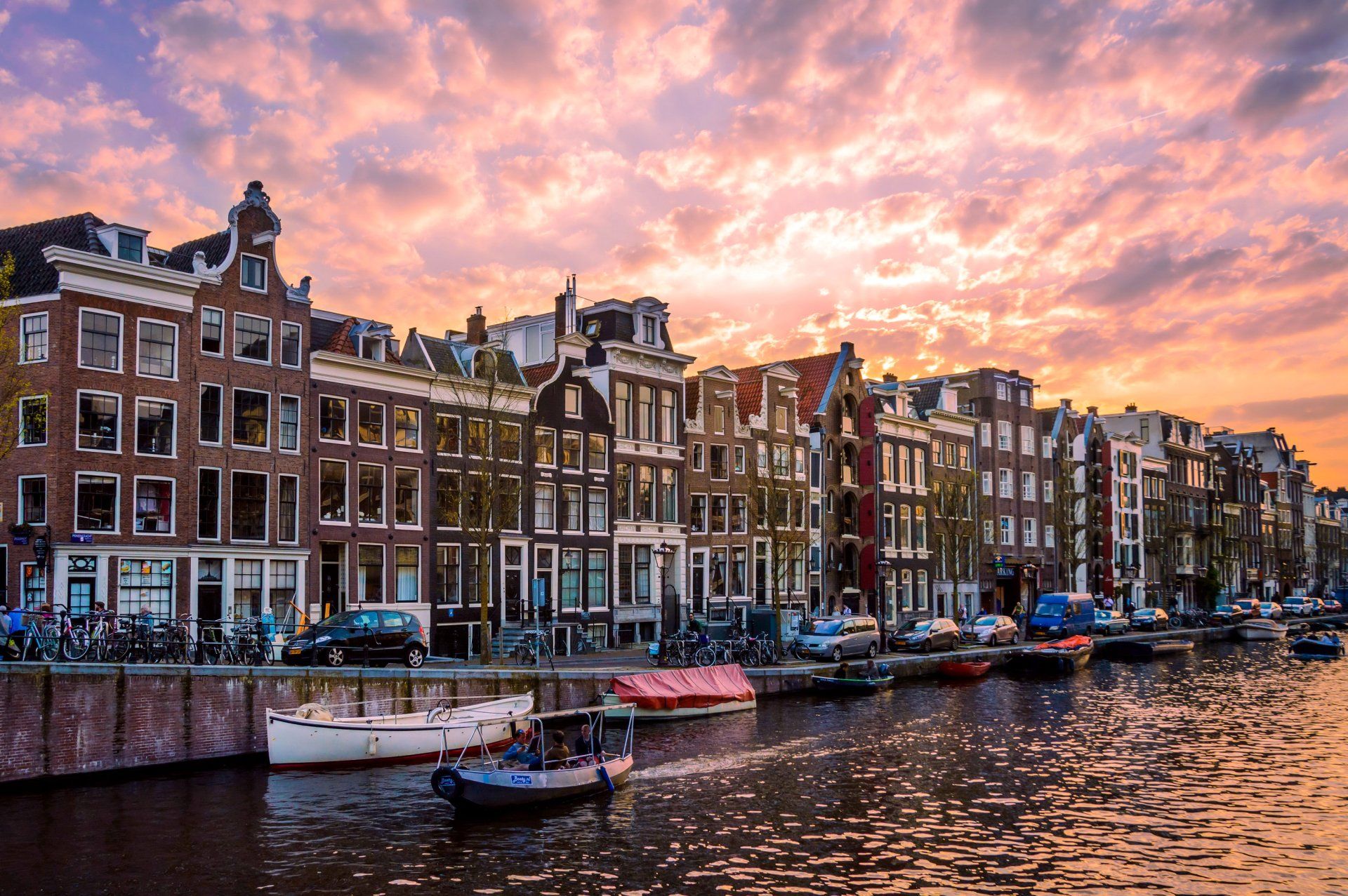 Man Made Amsterdam House Netherlands Canal Boat Wallpaper. Amsterdam wallpaper, Venice wallpaper, Amsterdam picture