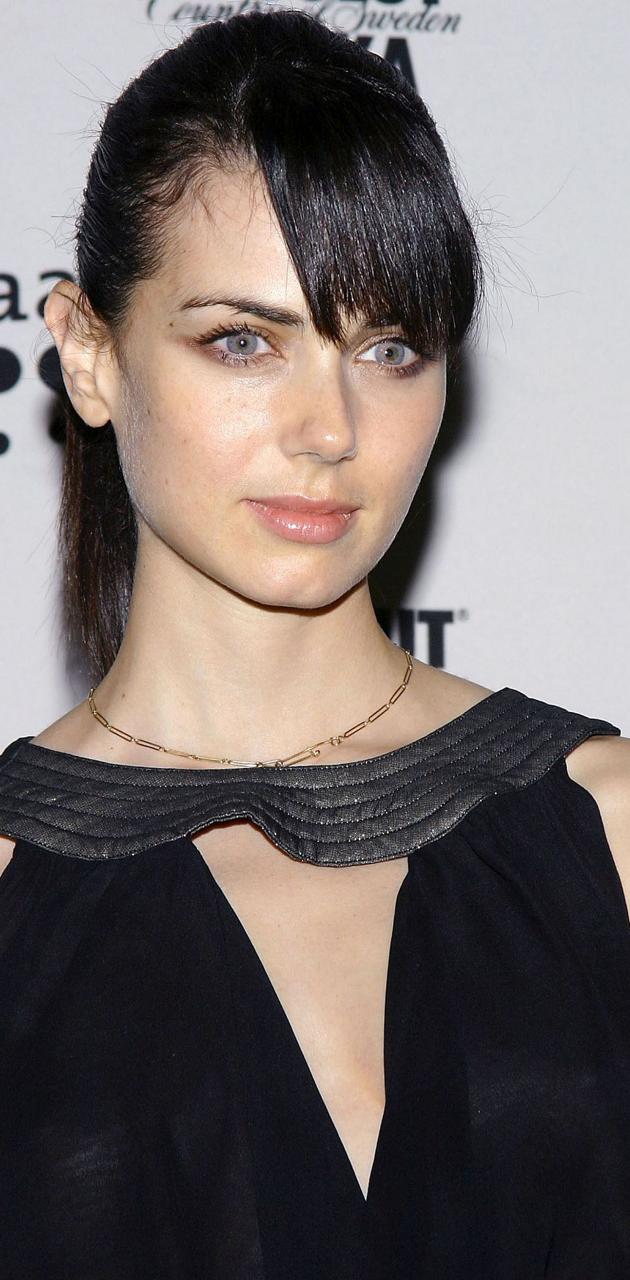 Mia Kirshner wallpaper