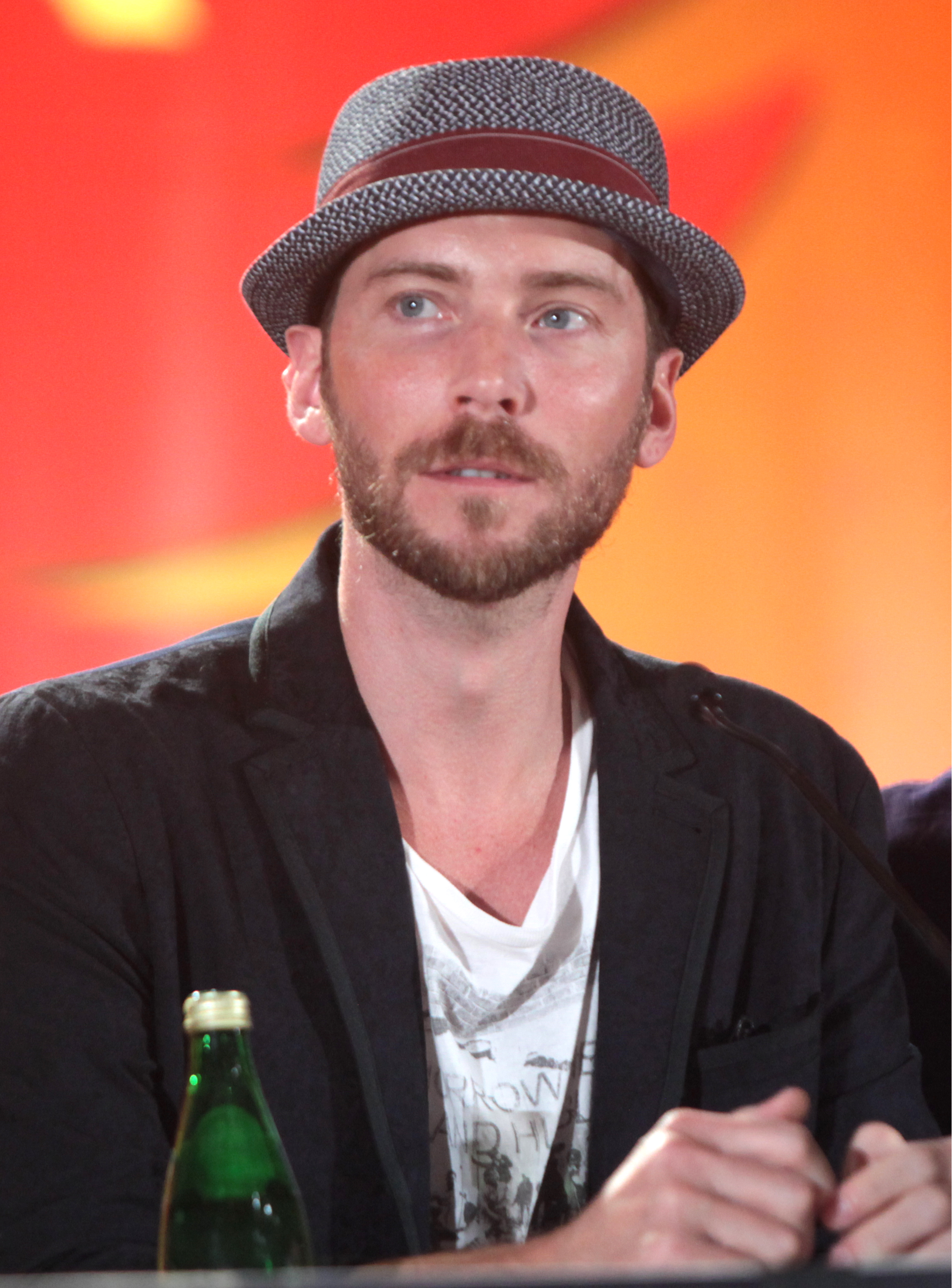Troy Baker at Phoenix Comicon -2 (cropped).png