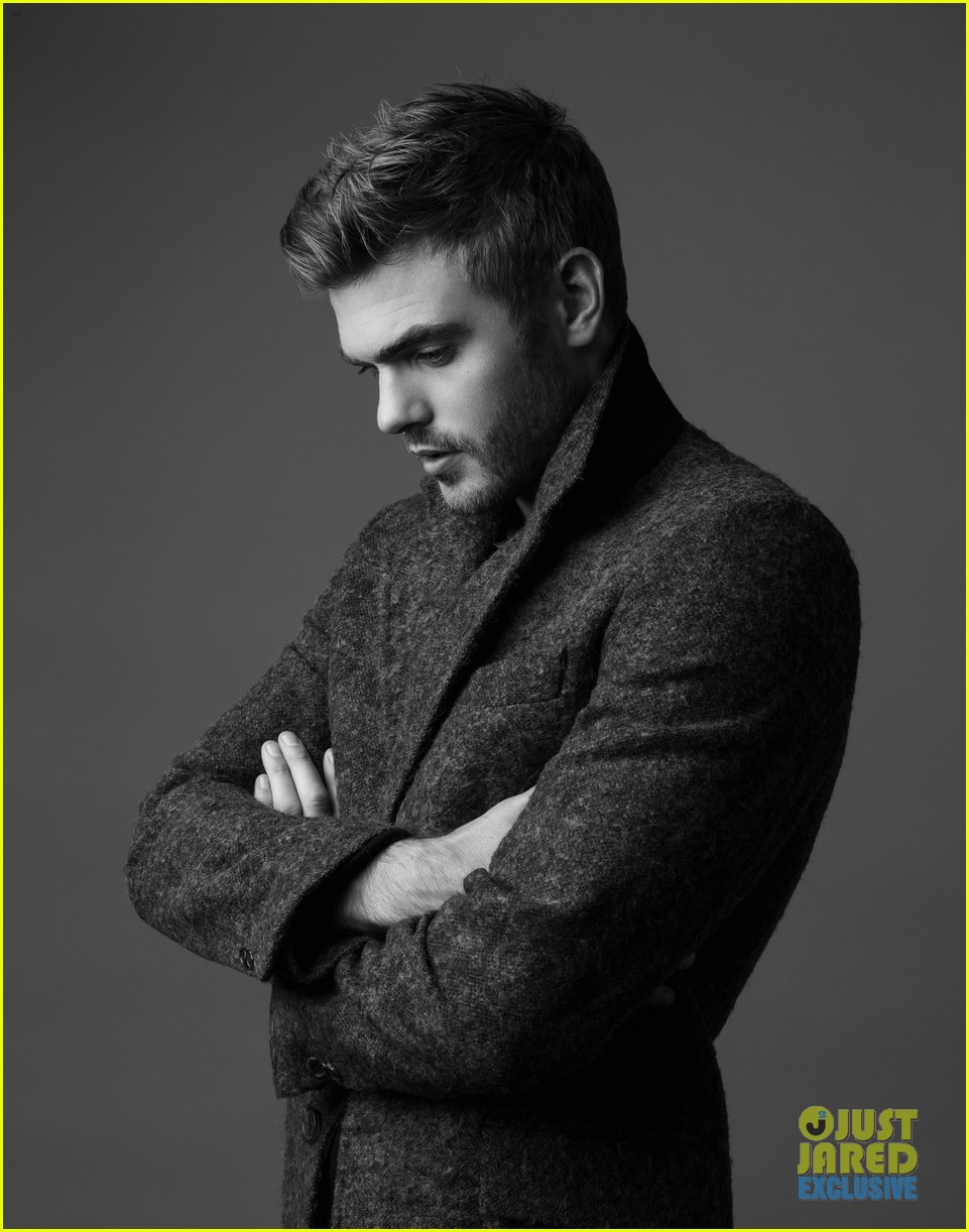 The 5th Wave's Alex Roe Talks Filming His Own Stunts, His Celeb Crush & More for JJ Portrait Session!: Photo 3556166. Alex Roe, Exclusive, Exclusive Photo, JJ Portrait Session Photo