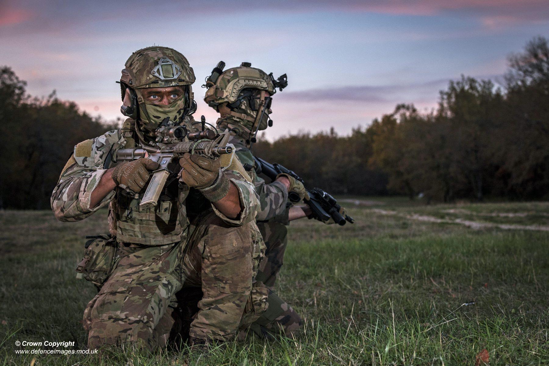 British Army Pathfinder and French Army Commando of Groupement des Commandos Parachutiste (Commando Parachute Group) during Exercise Falcon Amarante (November, 2018) [1800 x 1201]