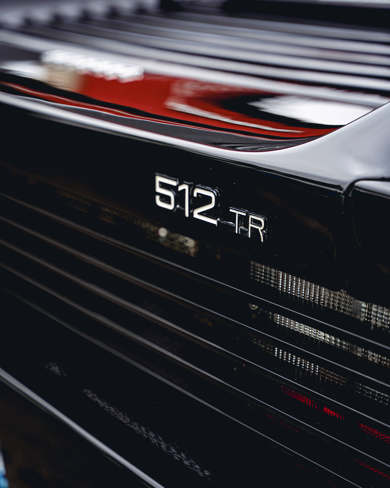 Download 4k Ferrari 512 Tr Logo Wallpaper