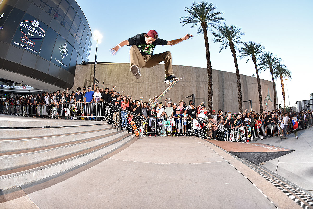 Zappos Rideshop Flip Photo at TheBoardr.com