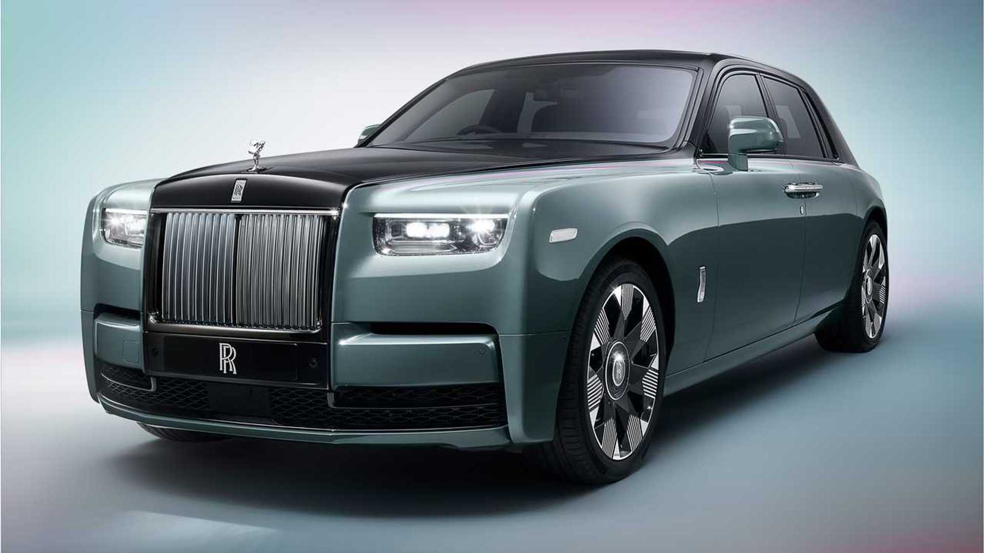 2023 Rolls Royce Phantom Debuts With Illuminated Grille, Disc Wheels