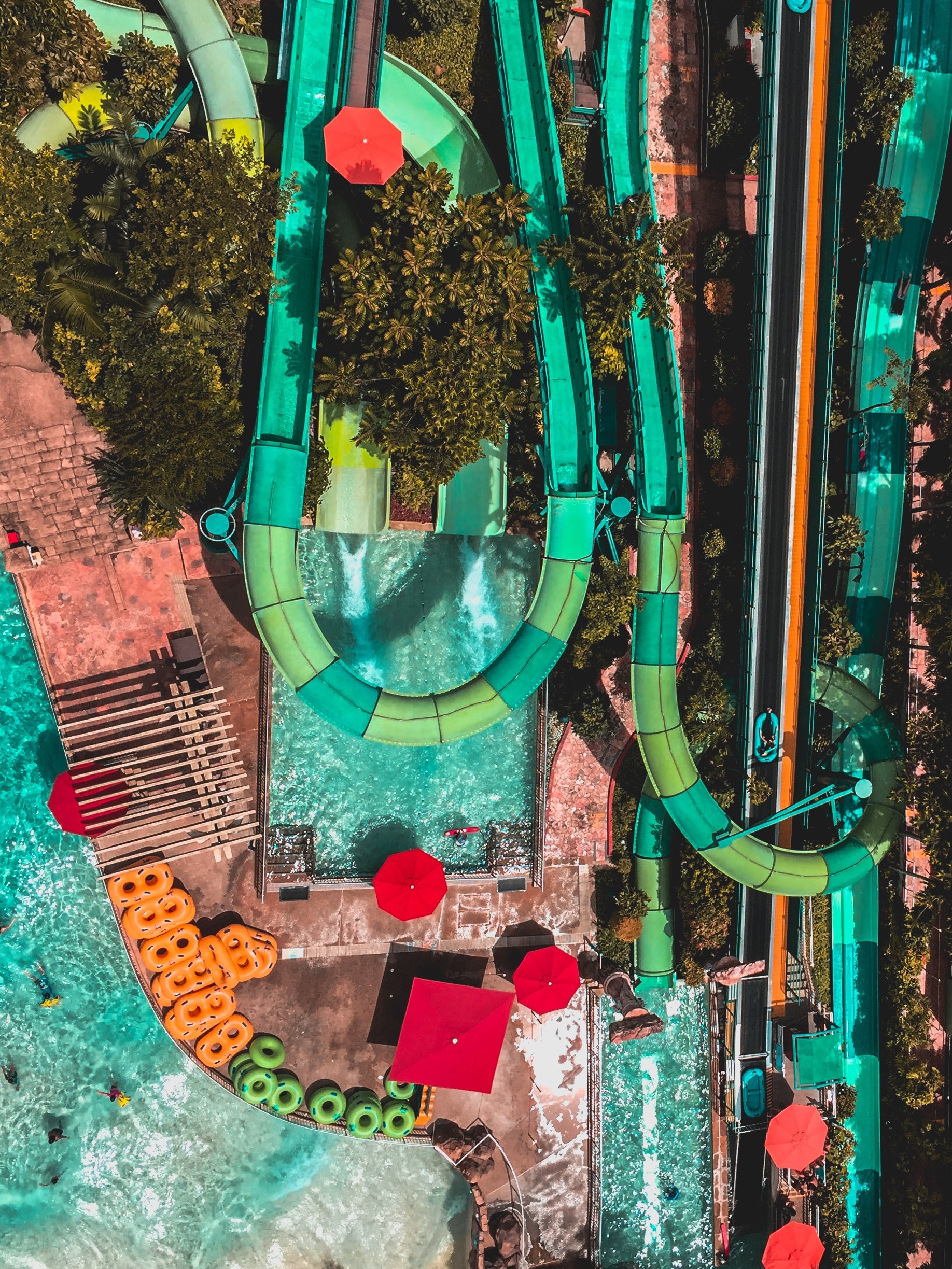 Wallpaper / a view of a large waterslide from the sky, _large water slide 4k wallpaper free download