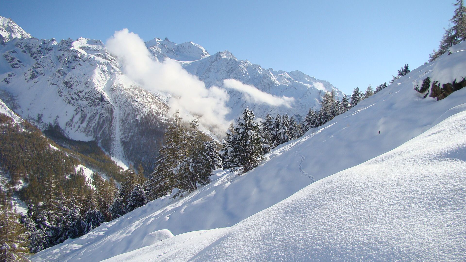 Mountainside Wallpaper HD