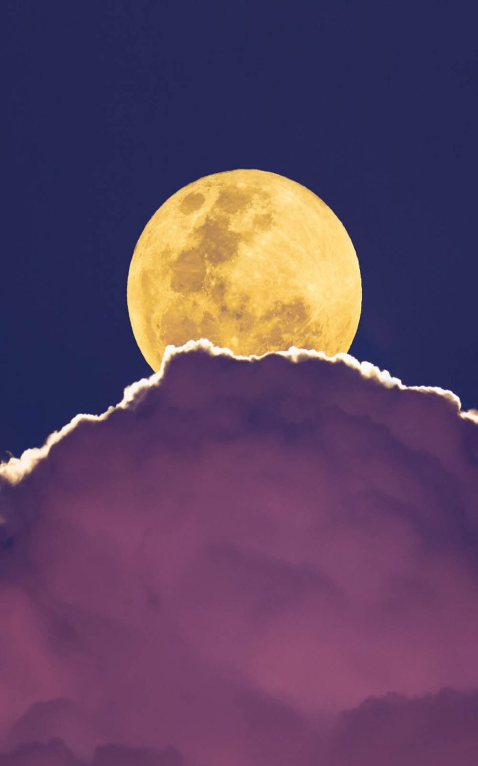 Supermoon in Cloud 4K Ultra HD Mobile Wallpaper