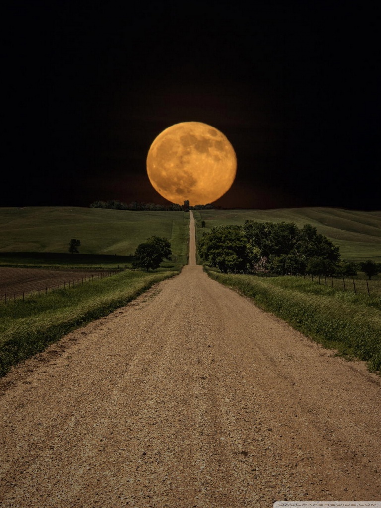 Super Moon Ultra HD Desktop Background Wallpaper for 4K UHD TV, Widescreen & UltraWide Desktop & Laptop, Tablet