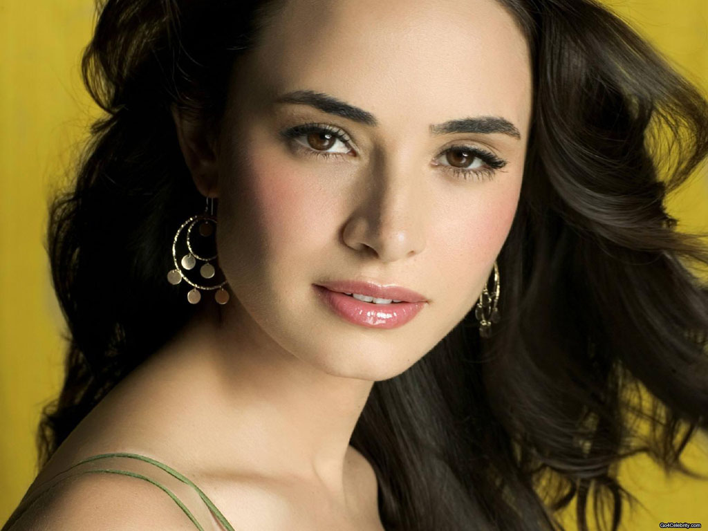 Hot Beautiful Latina Women: Mia Maestro