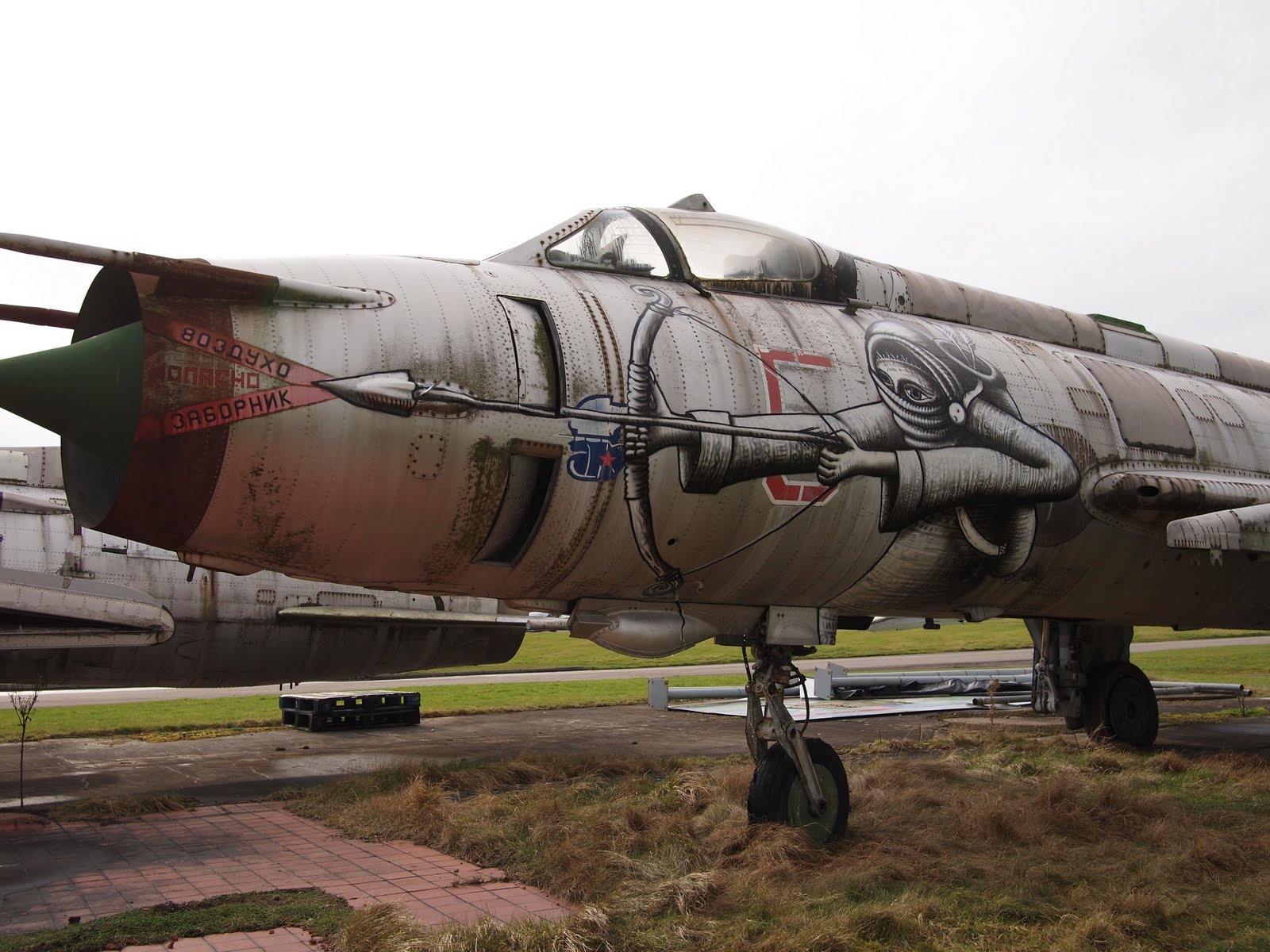 Phlegm X Sukhoi Su 17 « Arrested Motion