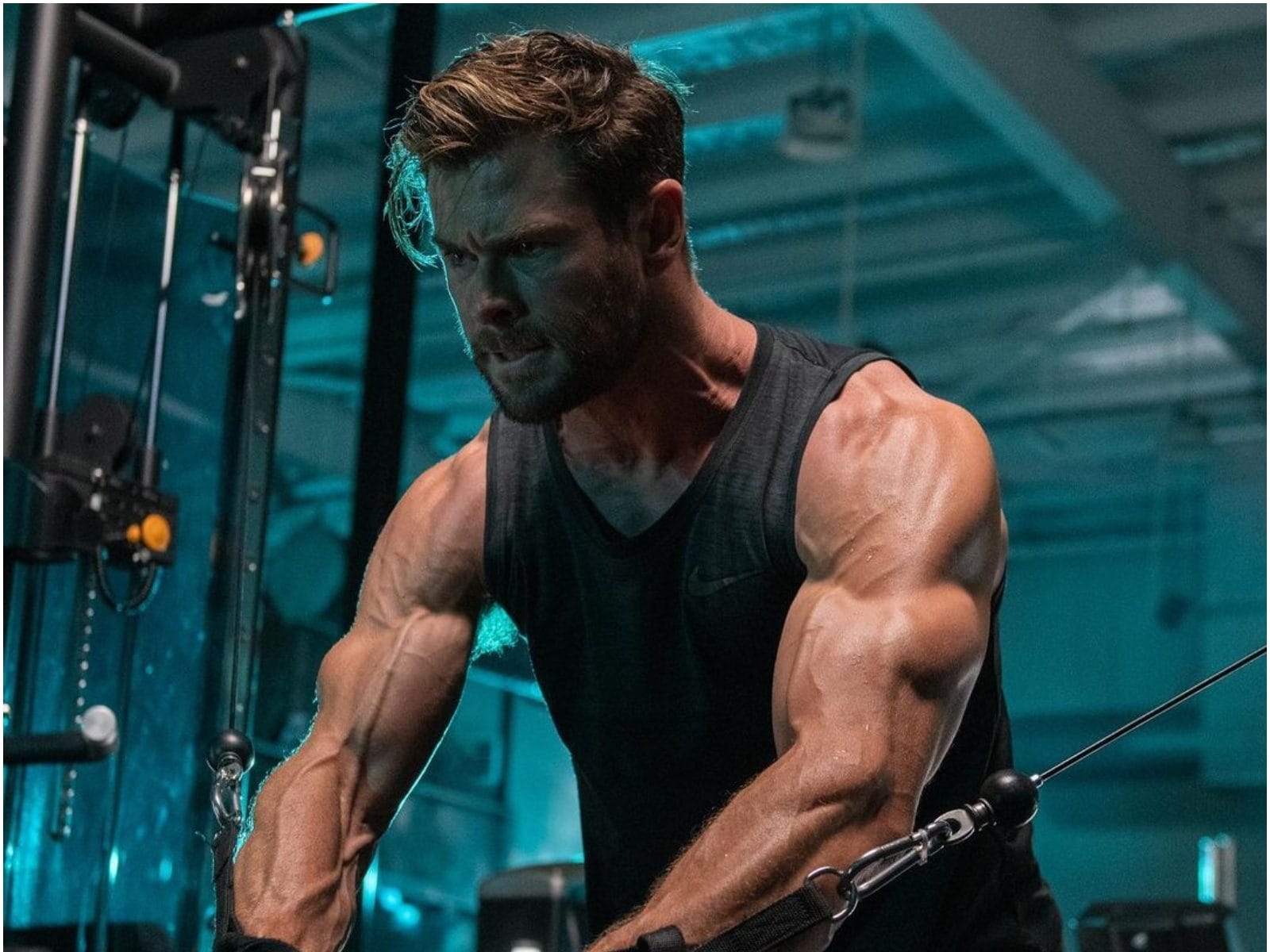 Getting jacked. Chris Hemsworth Workout.