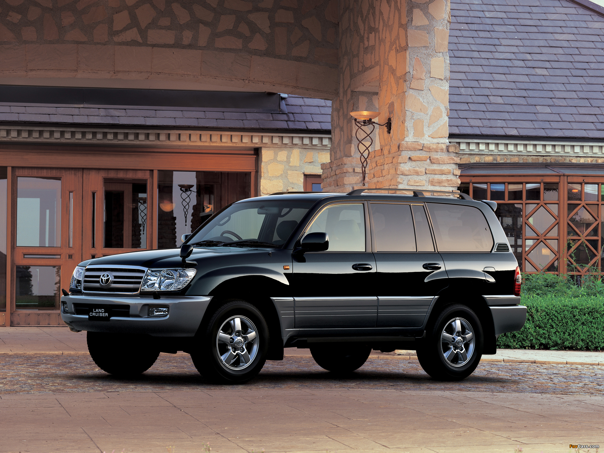 Toyota Land Cruiser 100 Wagon VX Limited G Selection Touring Edition JP Spec (UZJ100W) 2005–07 Wallpaper (2048x1536)