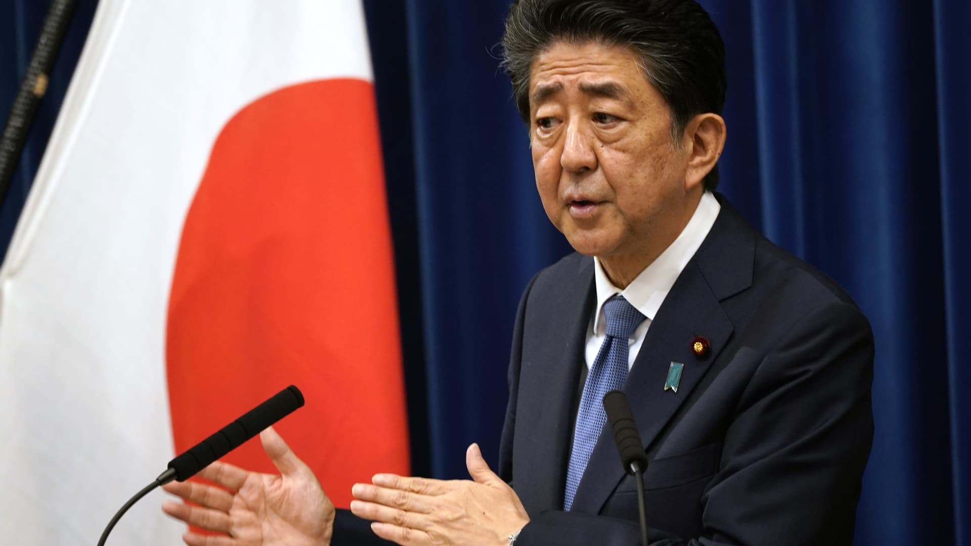Japanese yen rises after reports that former PM Shinzo Abe shot