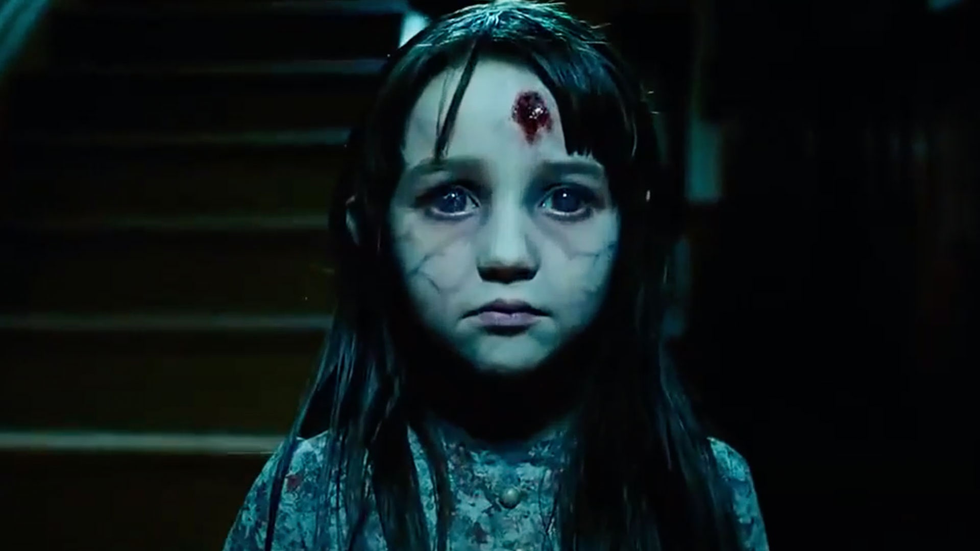 spooky things that happened to the cast and crew while filming these horror movies