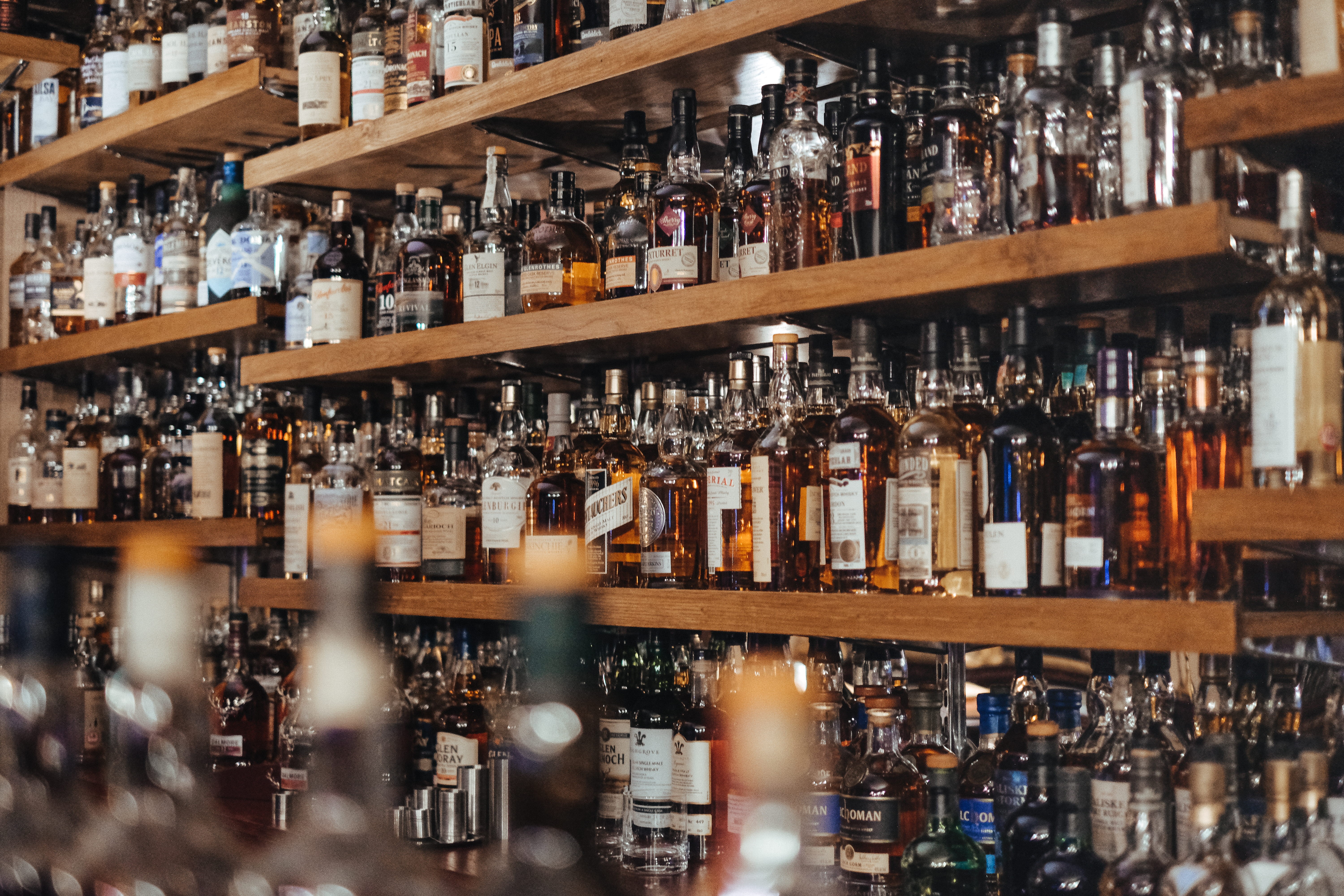 Wallpaper / whisky, food and drink, no people, large group of objects, in a row, bourbon, liquor store, malt, bottle, whiskey, brand, assorted, bottles, bar establishment free download