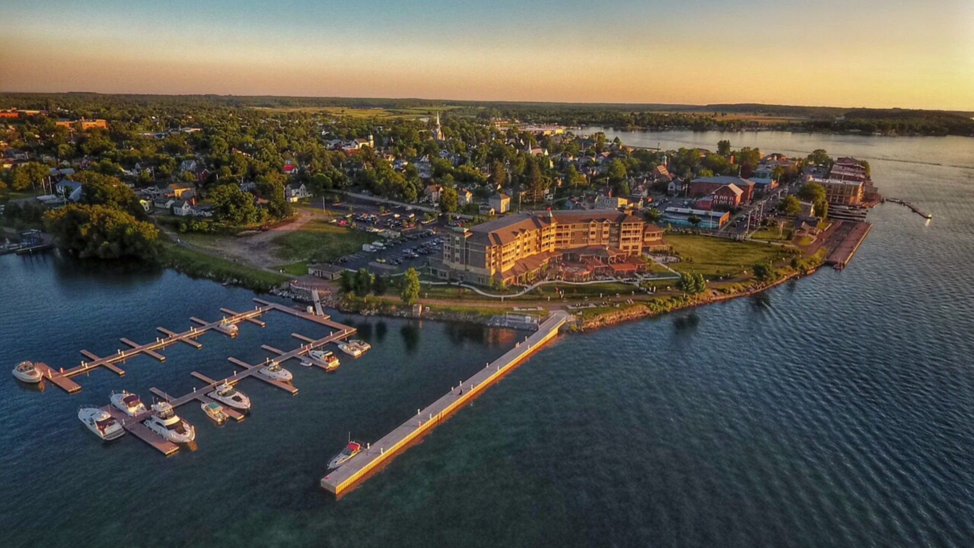 Islands Harbor Hotel Clayton NY on St. Lawrence River