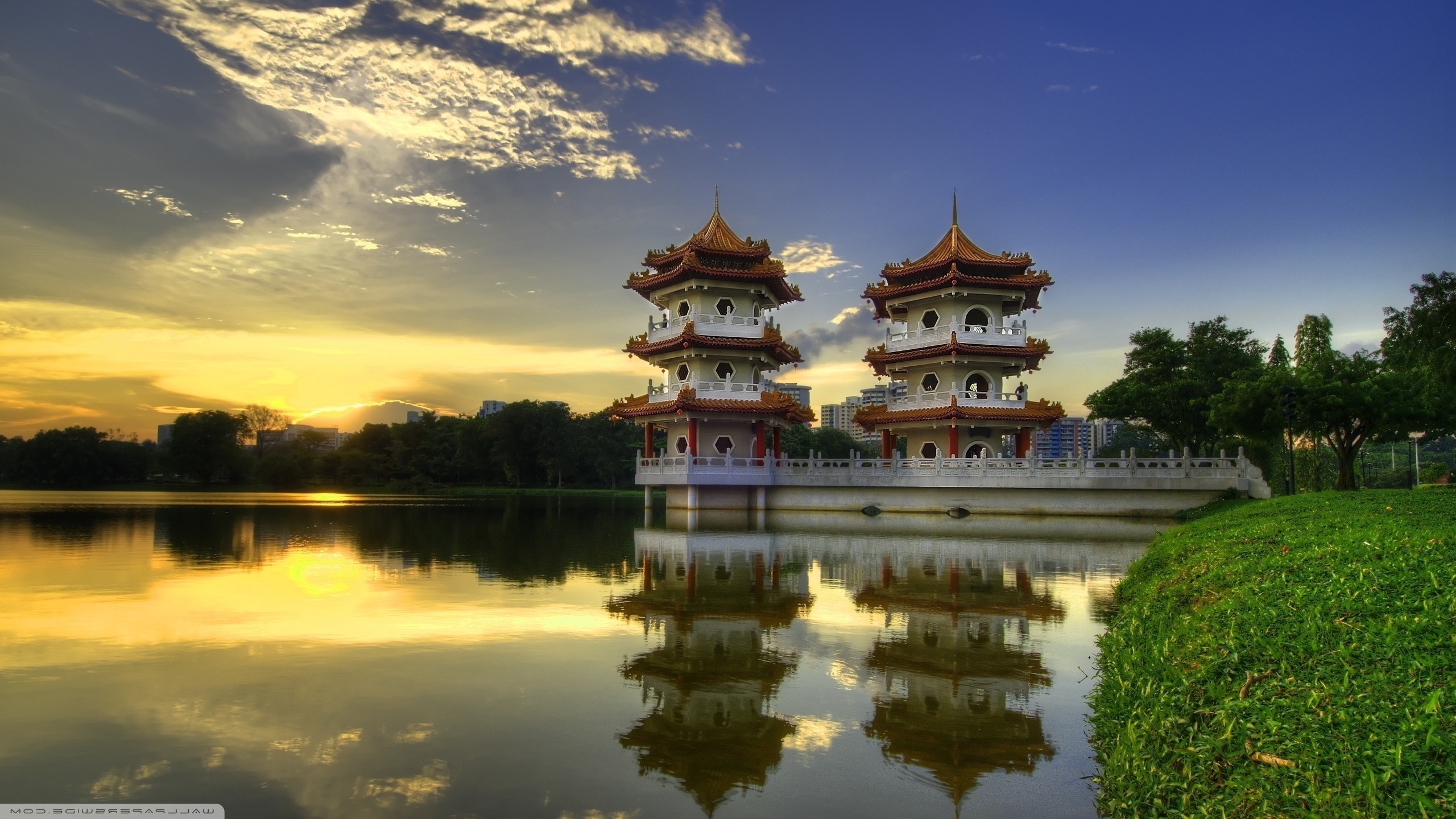 Wallpaper, temple, trees, landscape, forest, Singapore, Asian architecture, lake, water, nature, reflection, grass, clouds, evening, tower, Sun, dusk, pagoda, palace, landmark, 2560x1440 px, place of worship 2560x1440