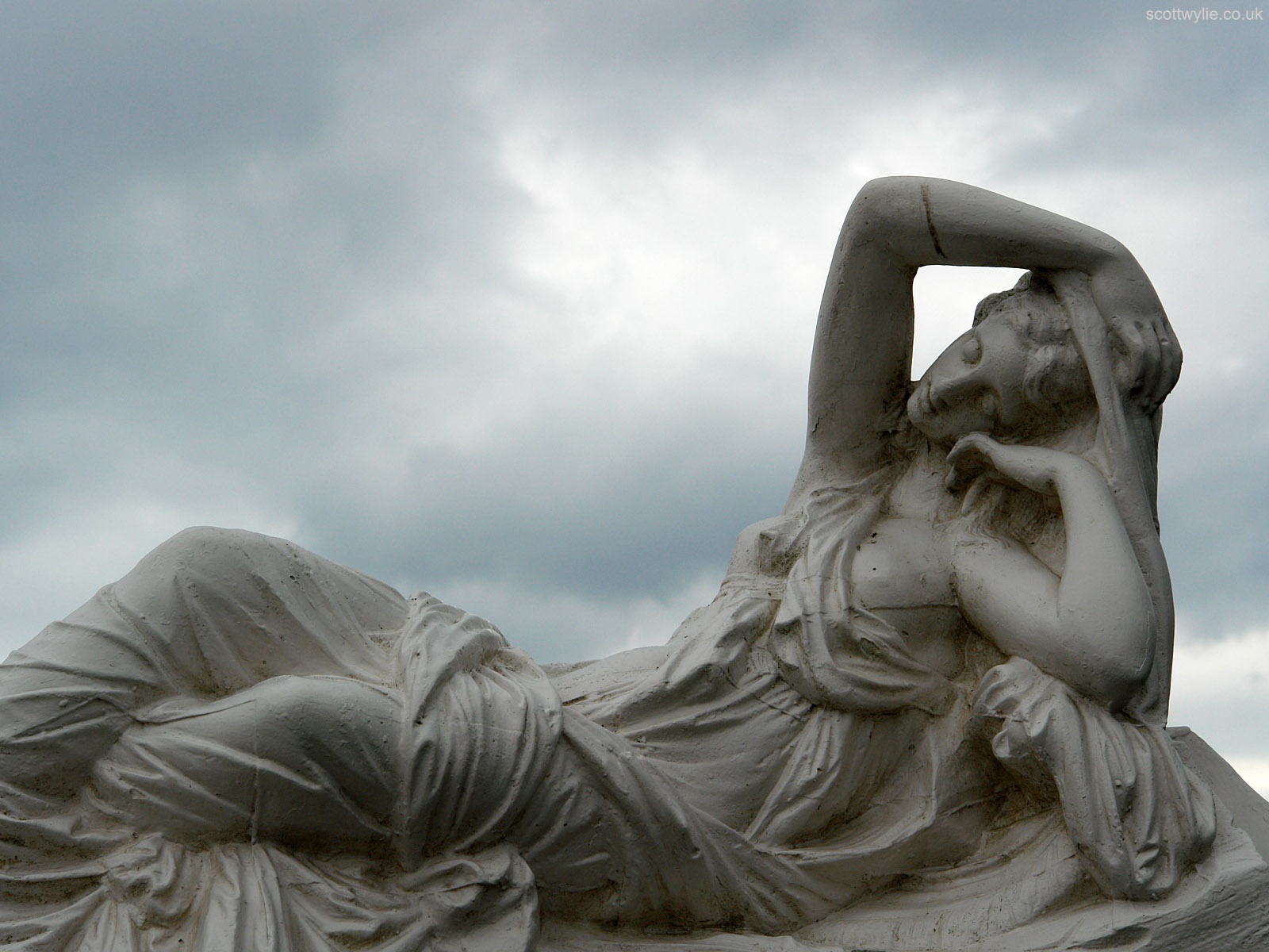 Statue desktop PC and Mac wallpaper