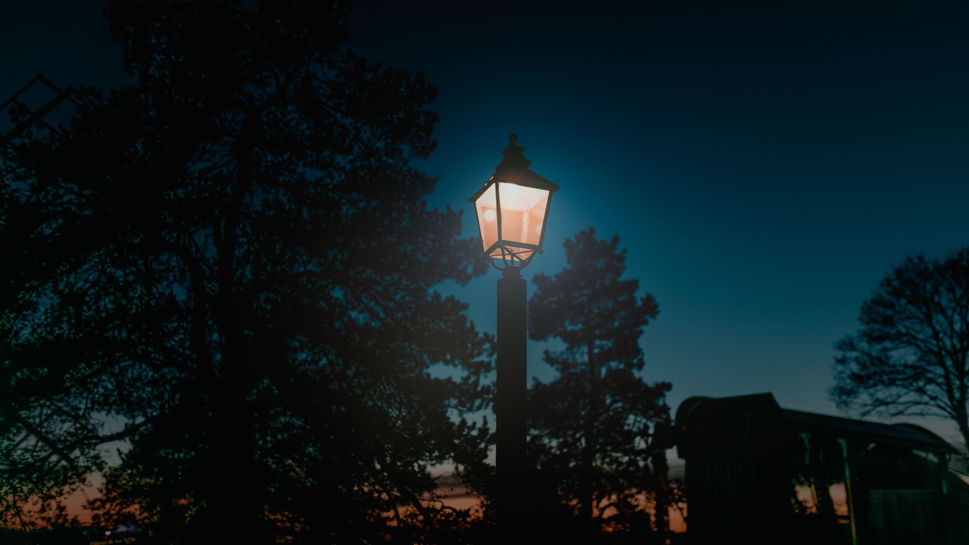 Desktop Wallpaper Lantern, Night, Pillar, Lamp, Street Lights, HD Image, Picture, Background, C3 Lhl