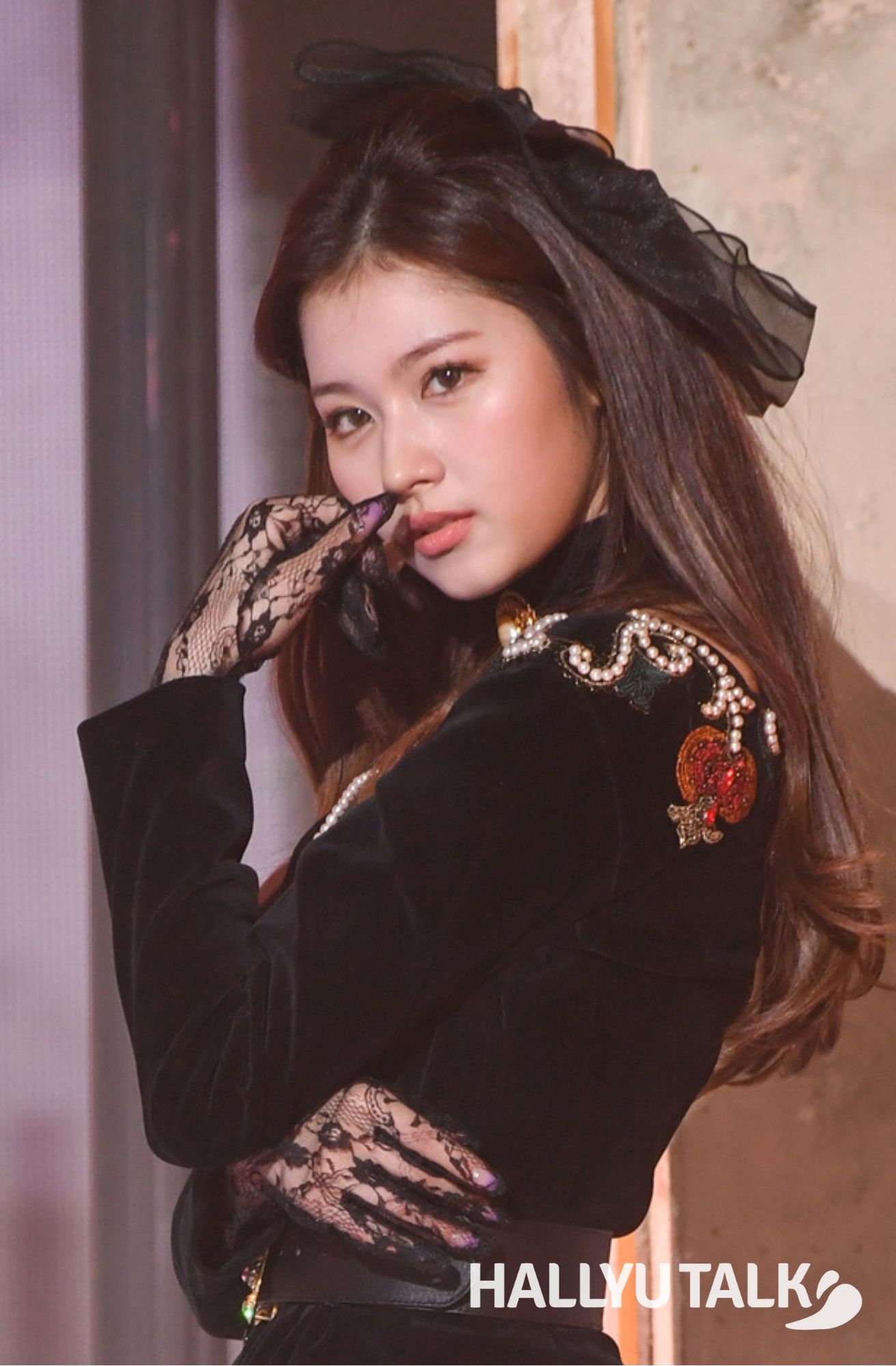 PHOTOS: photo that display TWICE's Sana's unchanging beauty