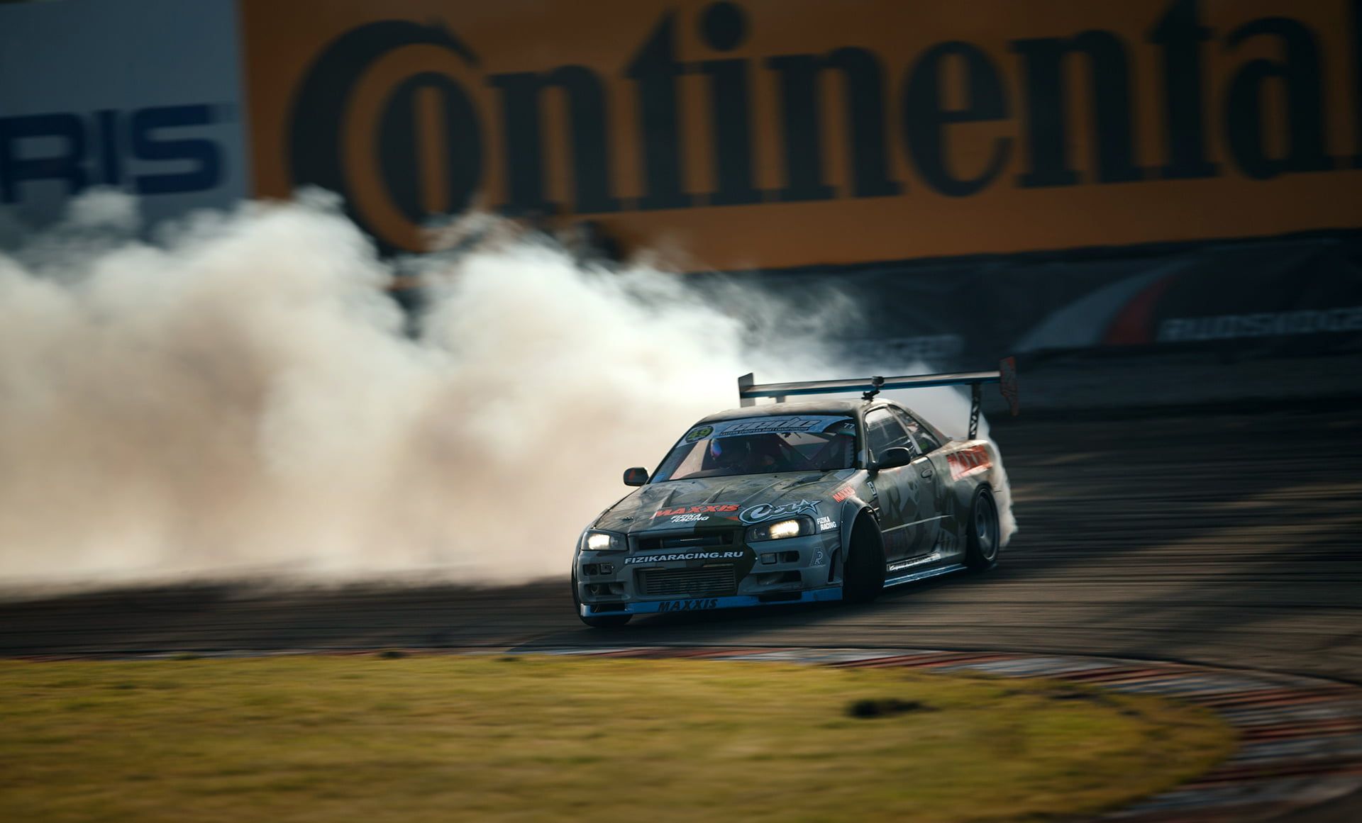 Drifting cars, Nissan skyline gtr