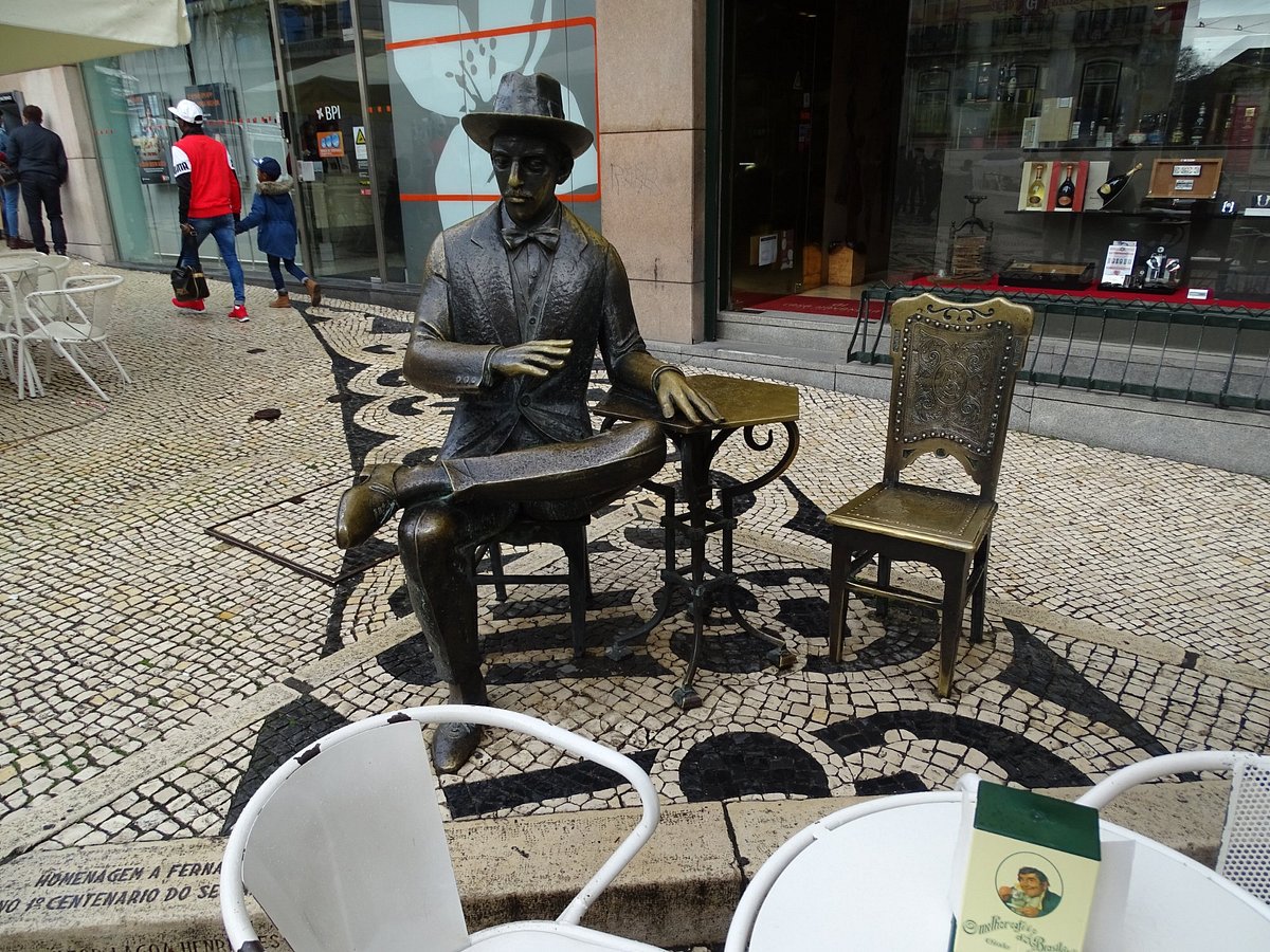 Escultura de Fernando Pessoa (Lisbon) You Need to Know BEFORE You Go