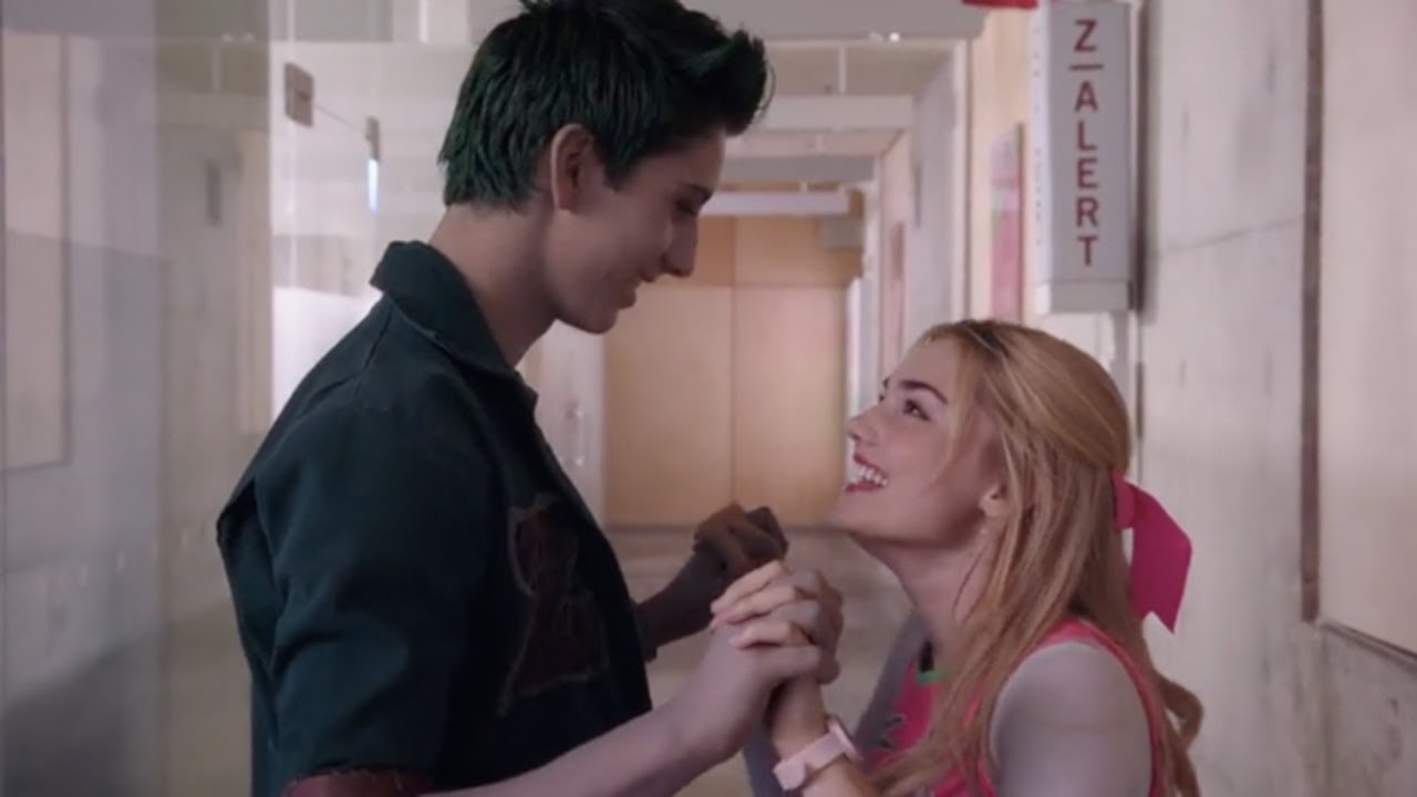 WORST DCOM EVER?? DISNEYS ZOMBIES REVIEW!!