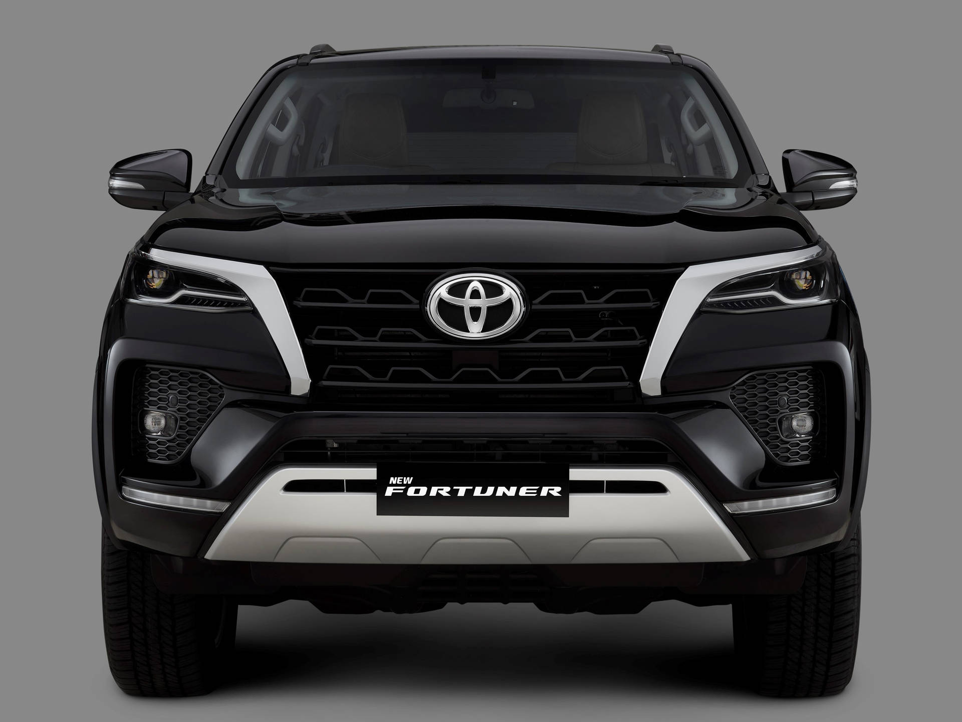 Download Toyota Fortuner Black Legender 2021 Model Wallpaper