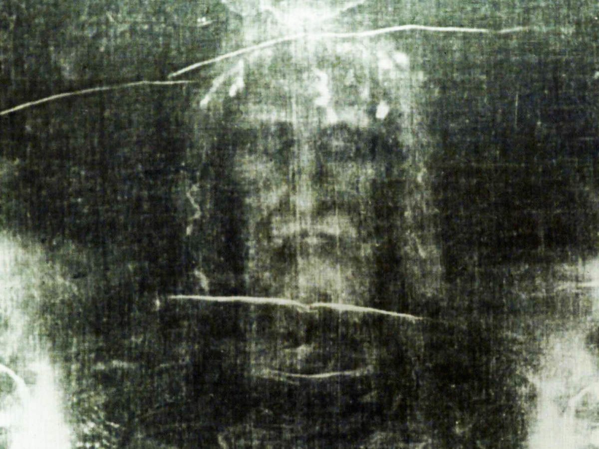Shroud of Turin, wrapped in mystery, continues to enrapture tourists