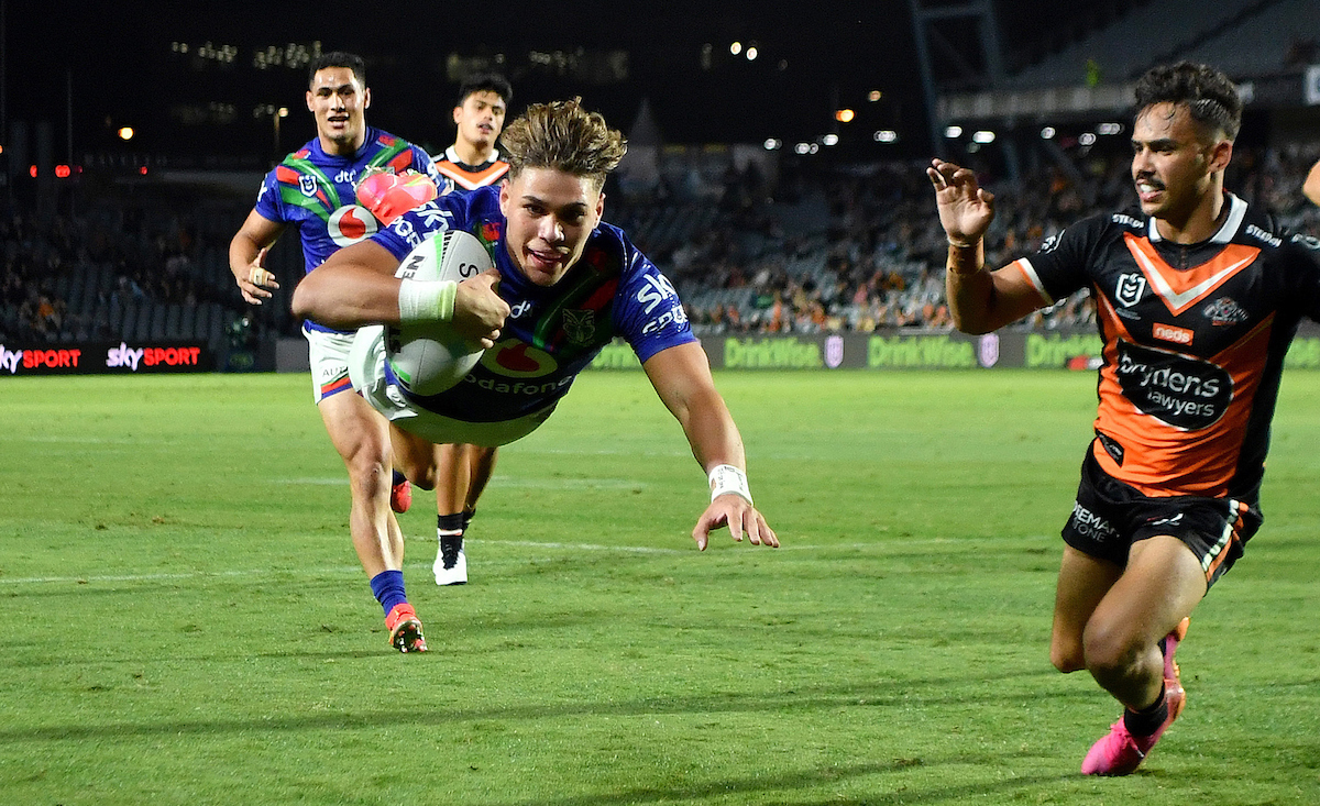 NRL: Reece Walsh shines as New Zealand Warriors claw past Tigers