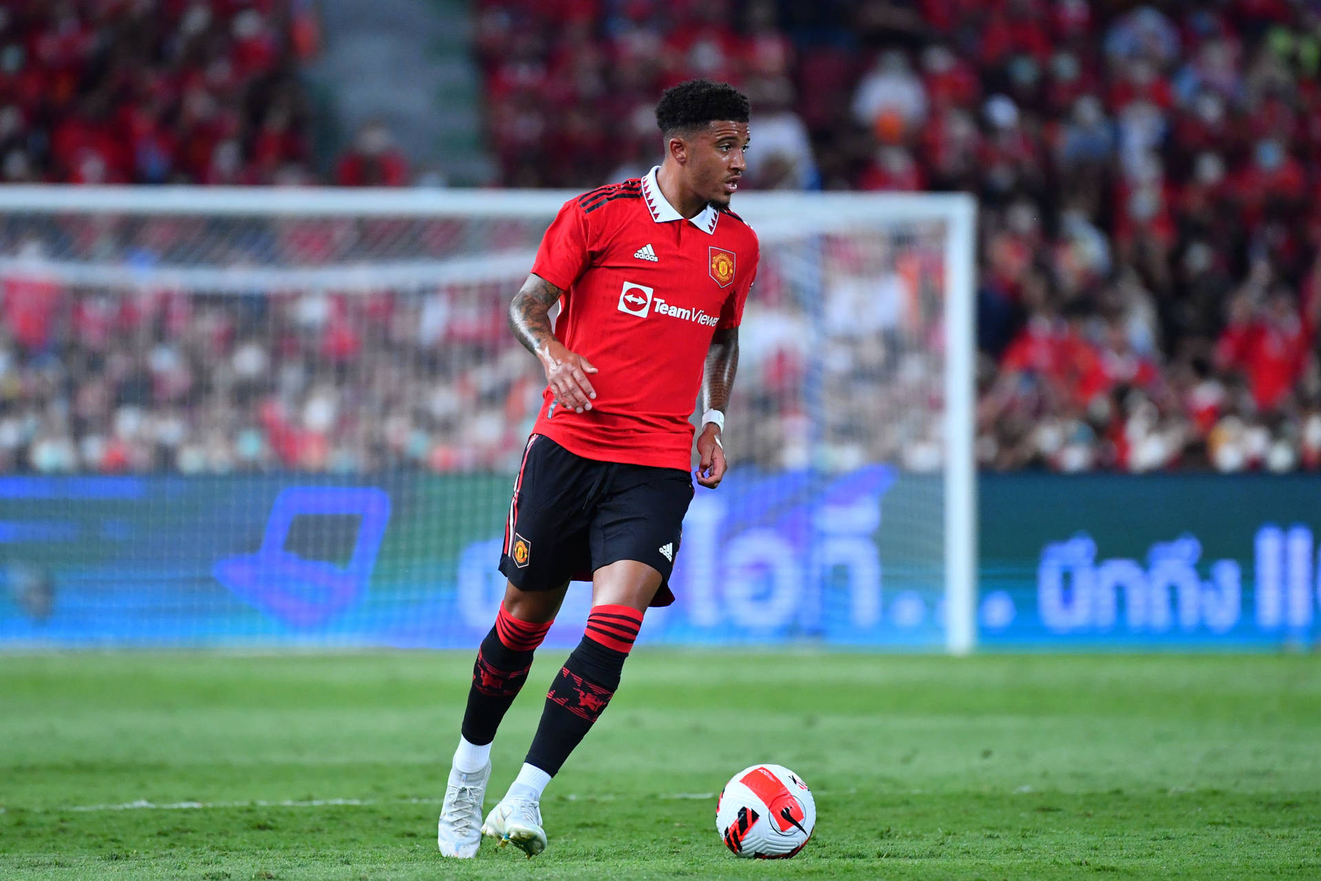 Download Football Players HD Jadon Sancho Wallpaper