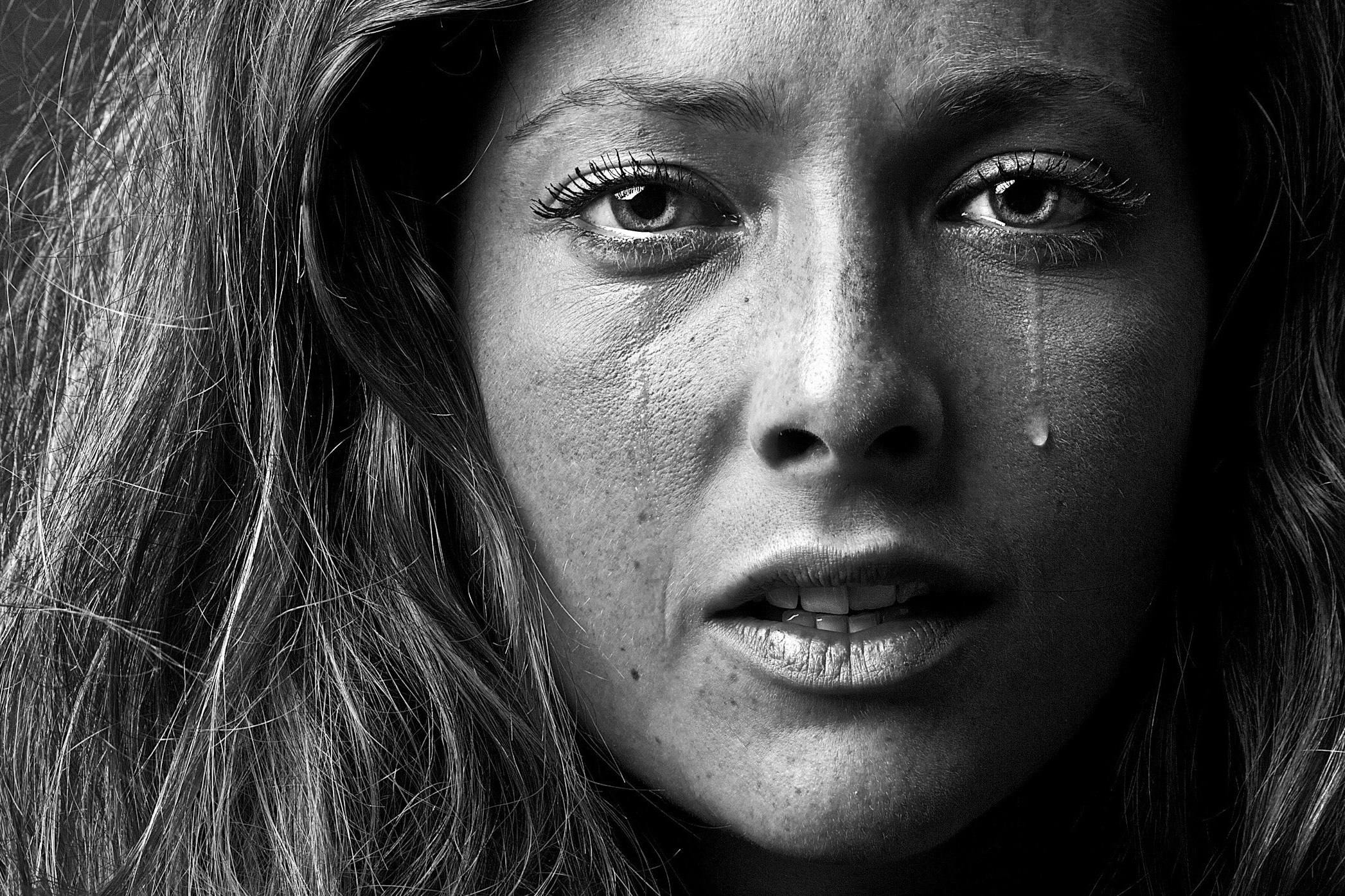 women crying Gallery HD Wallpaper