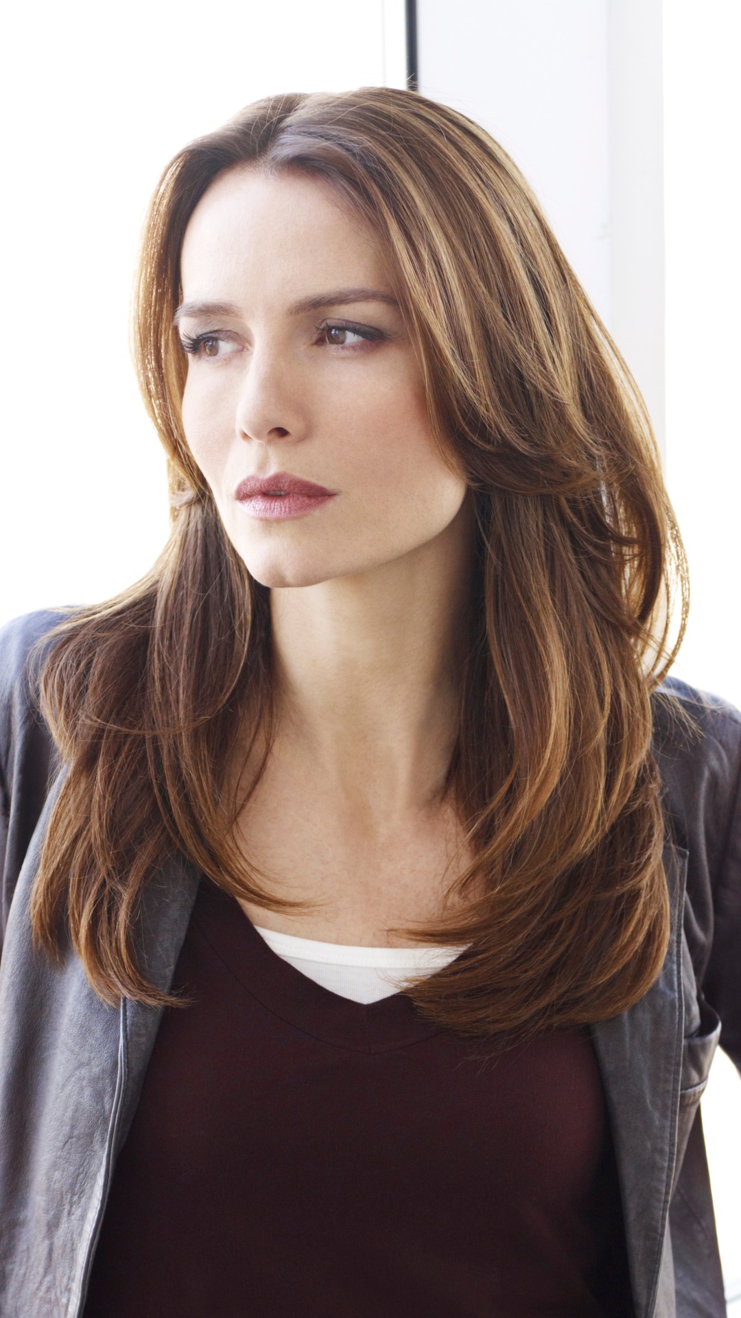 Wallpaper / Celebrity Saffron Burrows Phone Wallpaper, Brown Eyes, Actress, Redhead, British, 1080x1920 free download