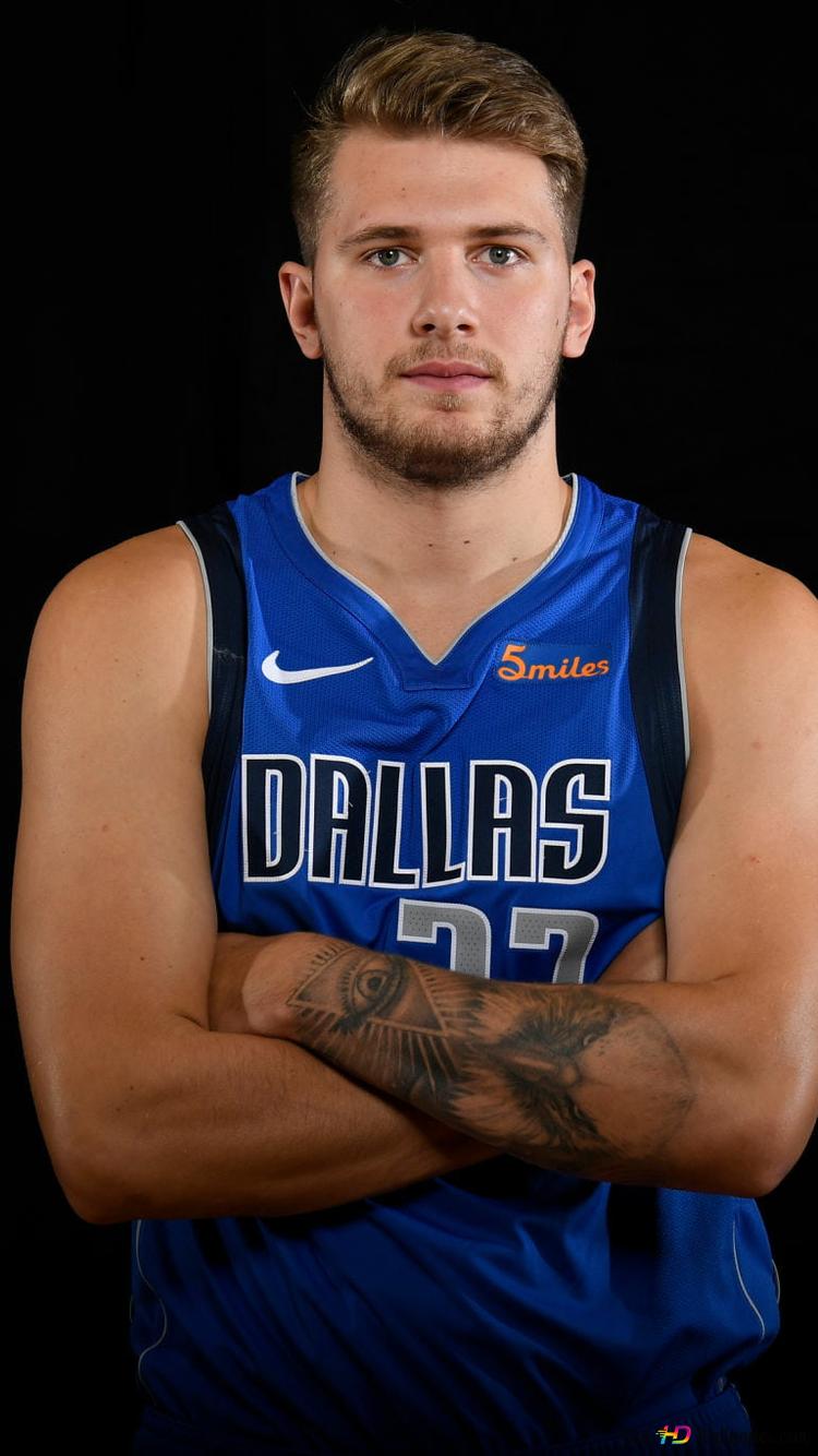 Dallas Mavericks basketball player Luka Doncic pose 2K wallpaper download