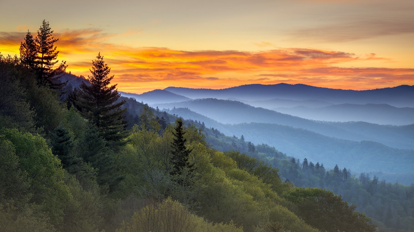 Wallpaper / nature, landscape, mountains, clouds, sky, trees, forest, mist, sunset, Smoky Mountains, Tennessee, USA, far view free download