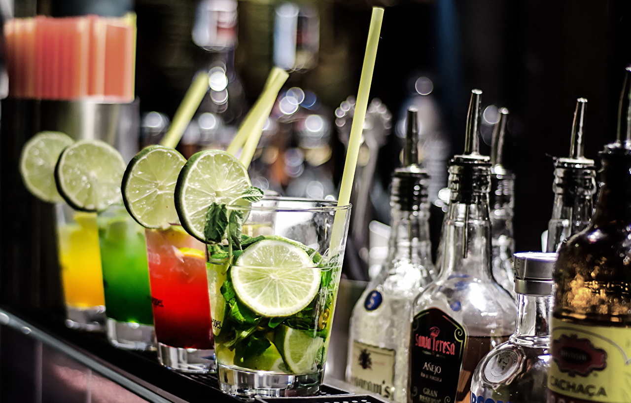 Photos Bar Lime Highball glass Food Bottle Mixed drink drink
