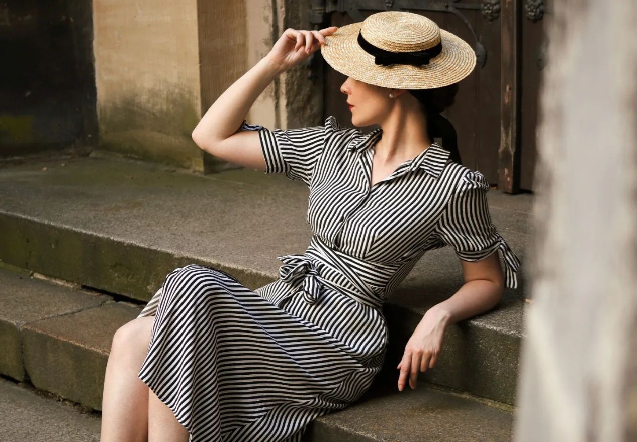 Dark Academia Spring and Summer Outfits to Try in 2023