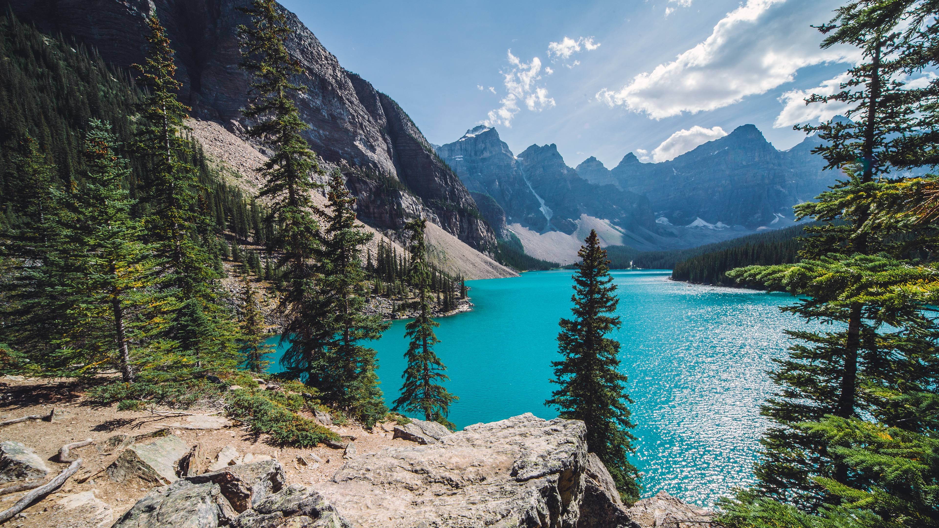 Sunny Day Over Moraine Lake 4K wallpaper